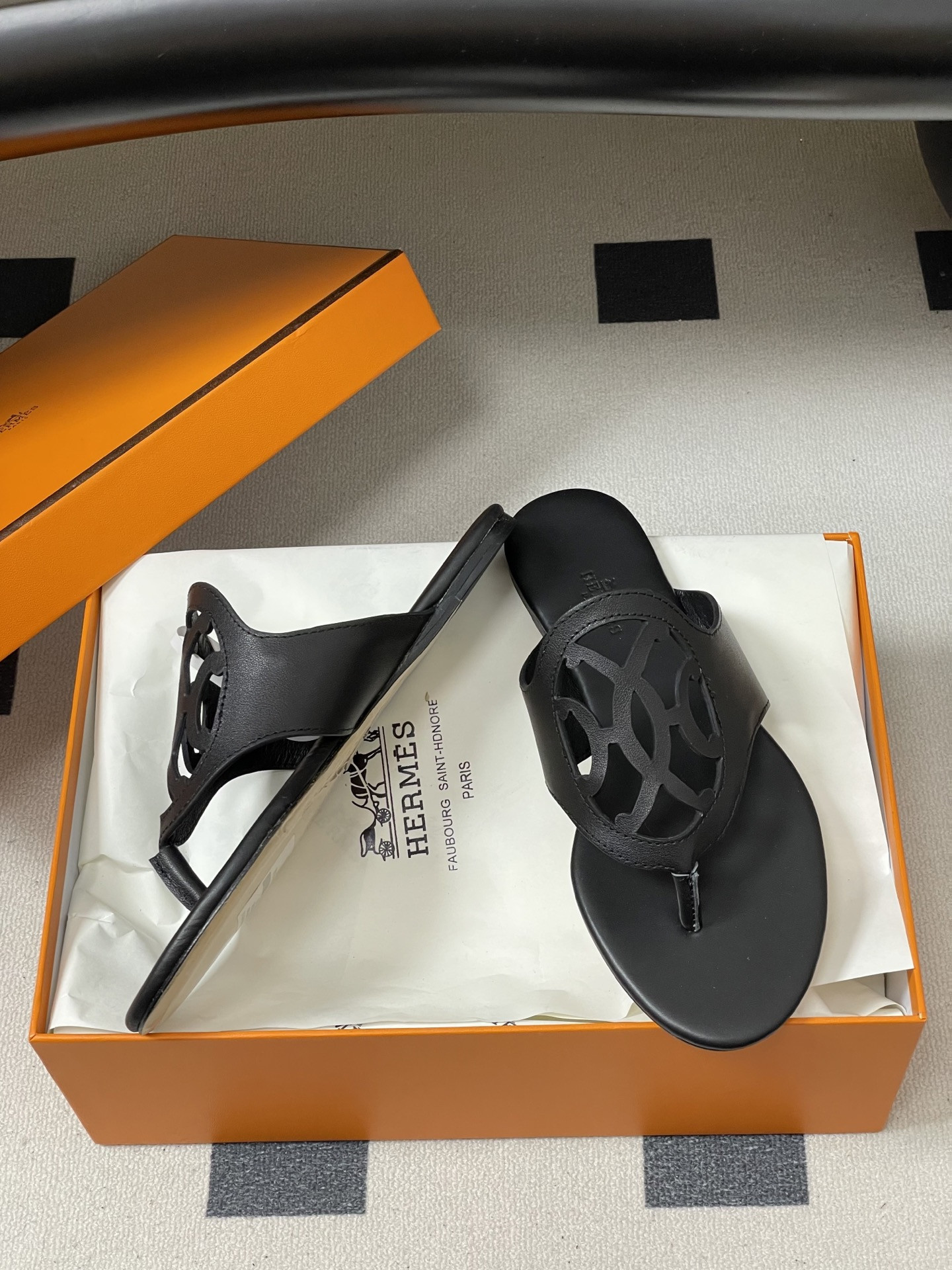 ua H**mes mage sandal