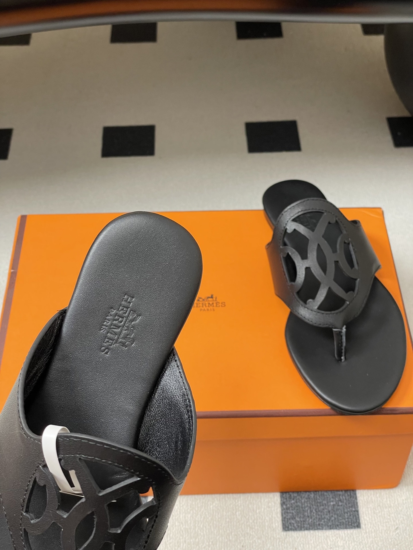 ua H**mes mage sandal
