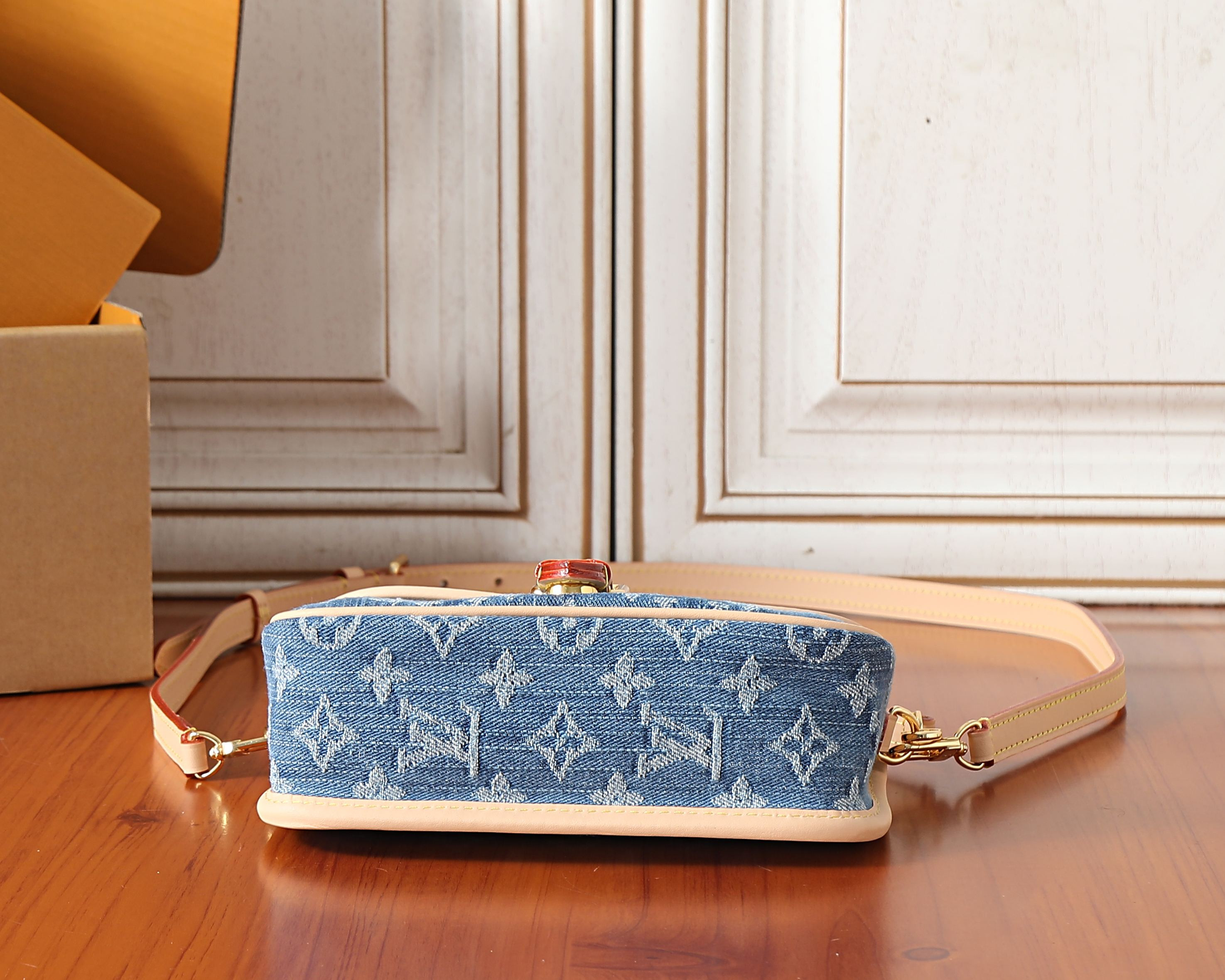 LV Nano Diane M27700 19x10.5x6cm