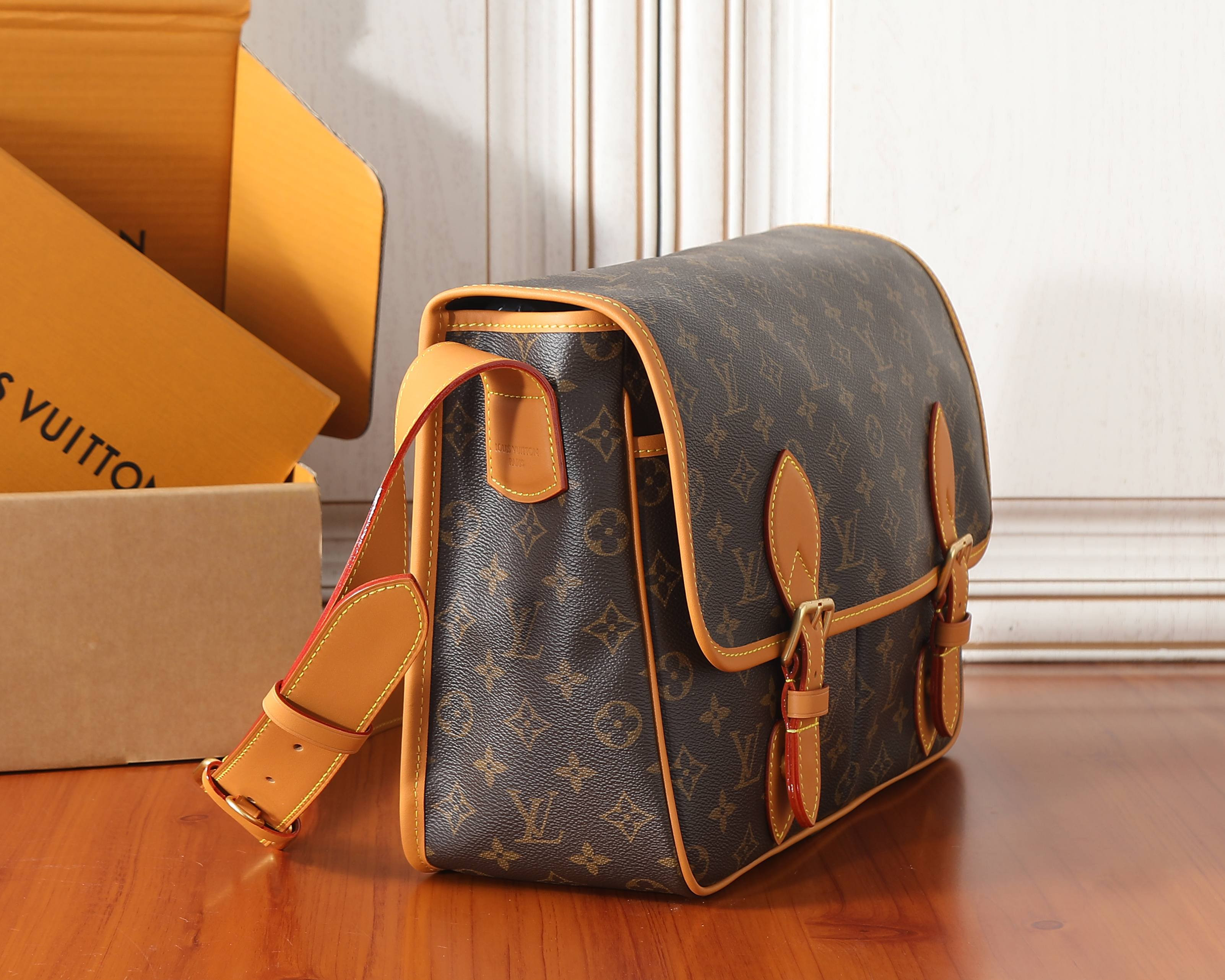 LV Satchel Messenger M14723 35.5x24x12cm