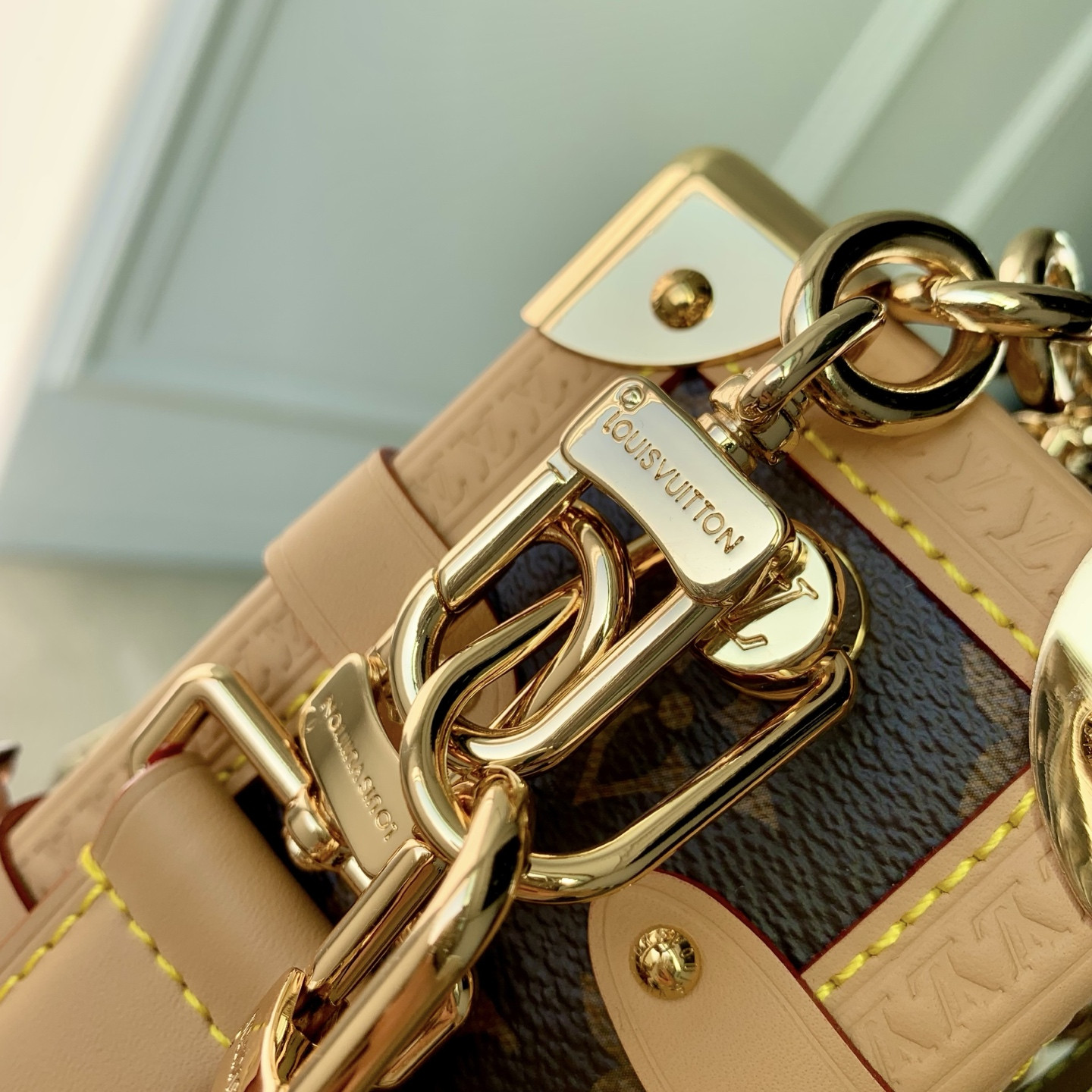 LV Side Trunk MM East West M28385 28x15x7cm