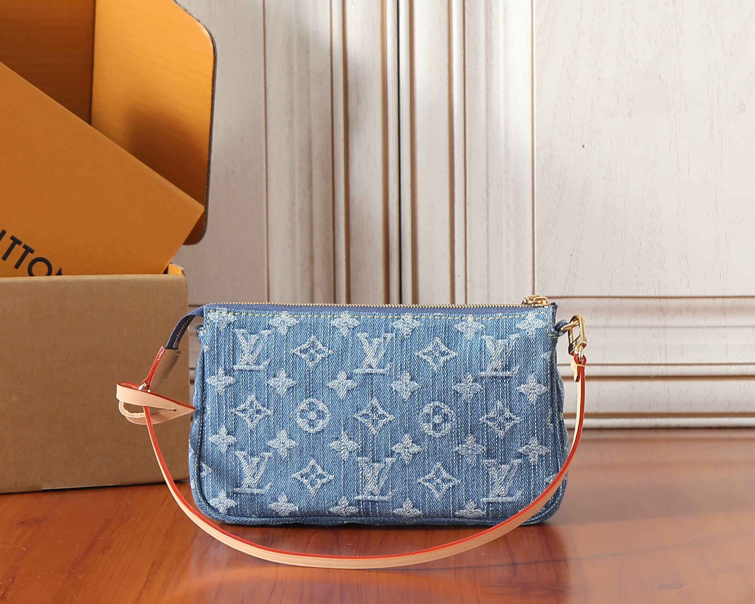 LV Pochette Accessoire Cargo M27602 23.5x14x3xm
