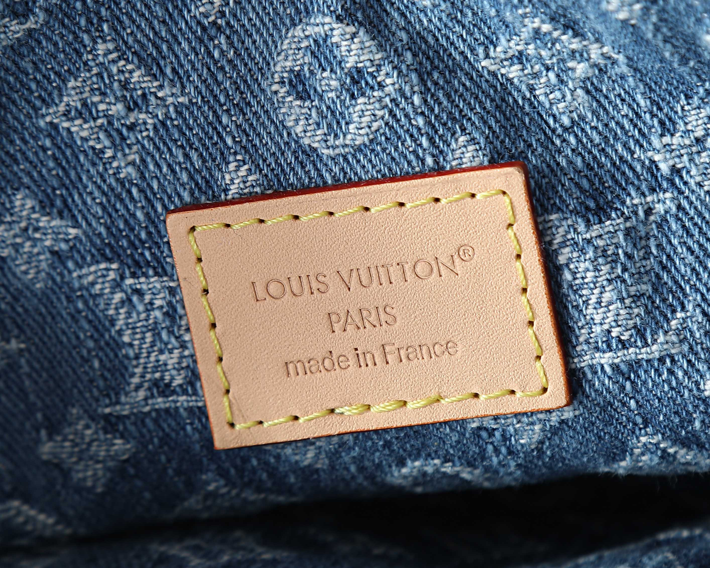 LV Pochette Accessoire Cargo M27602 23.5x14x3xm