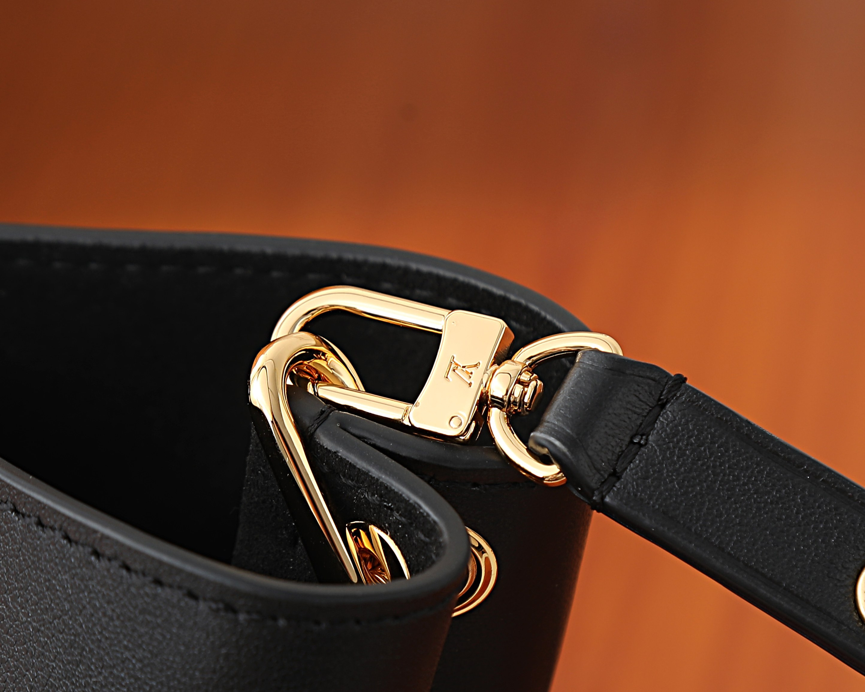LV Bloom Mini Hobo M27260 16x17.5x11cm