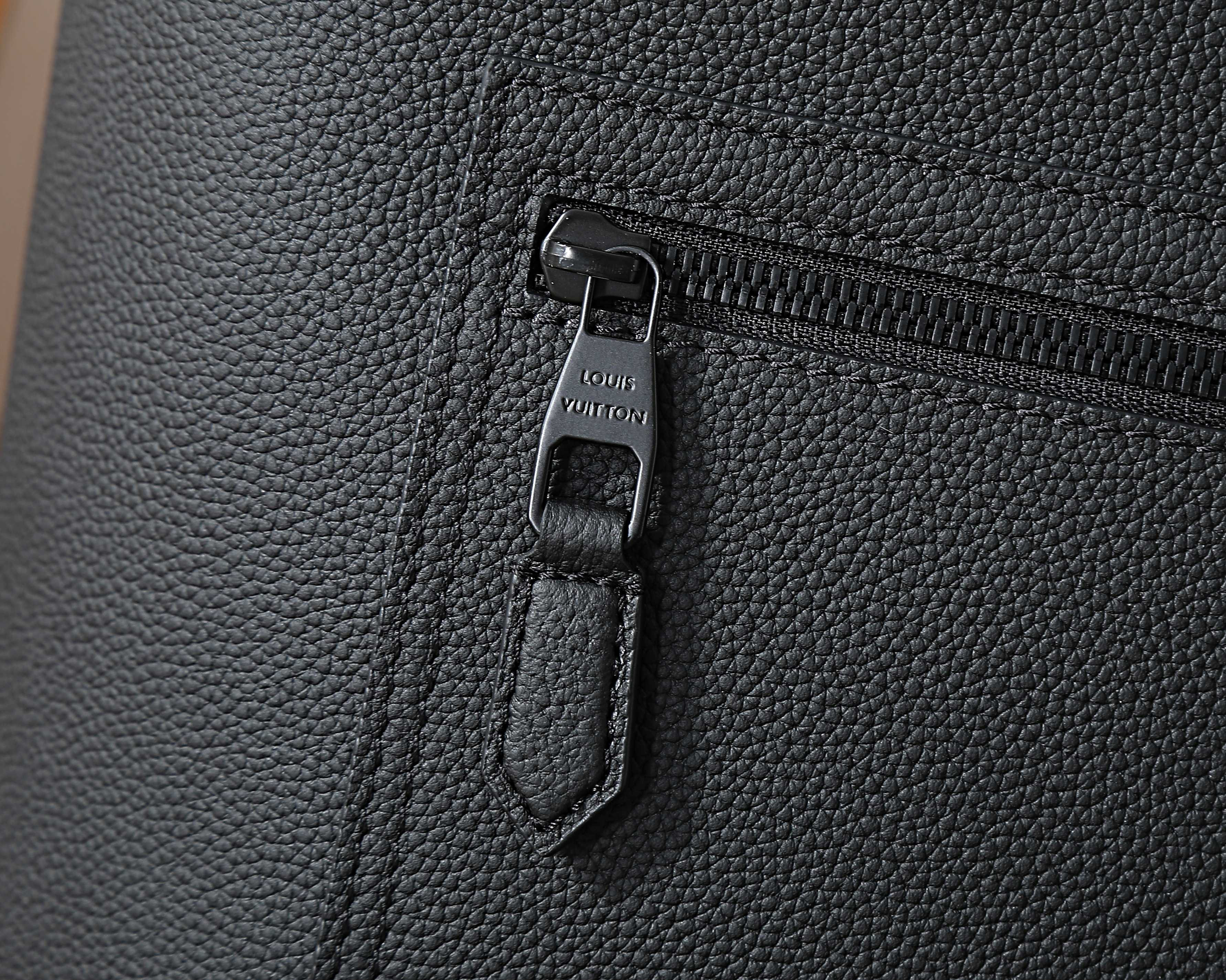 LV Fastline Backpack M15262 38x43x15cm
