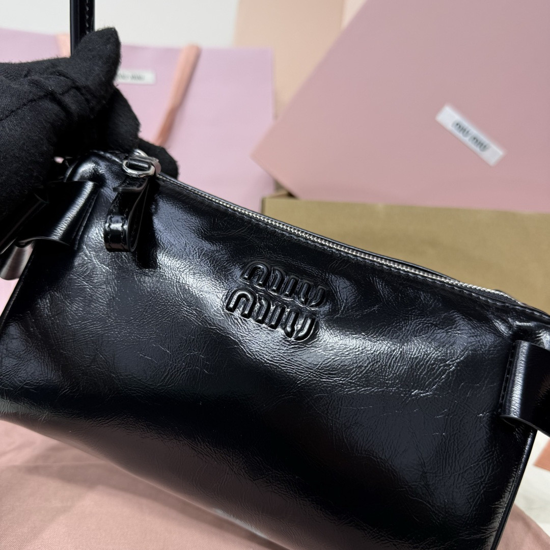 M1v M1v shiny leather pouch 12.5x21x9.5cm