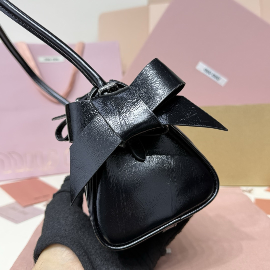 M1v M1v shiny leather pouch 12.5x21x9.5cm