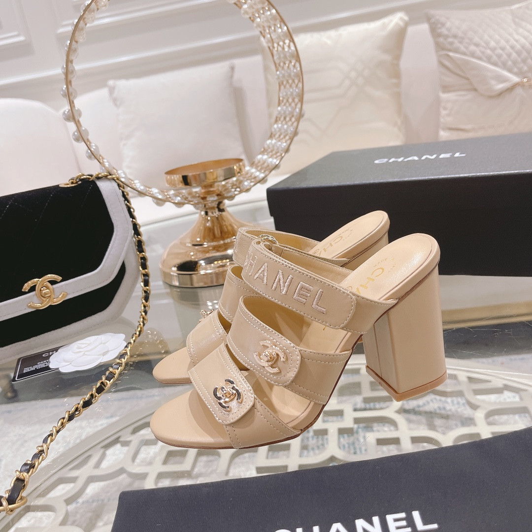 ua Ch*el sandal
