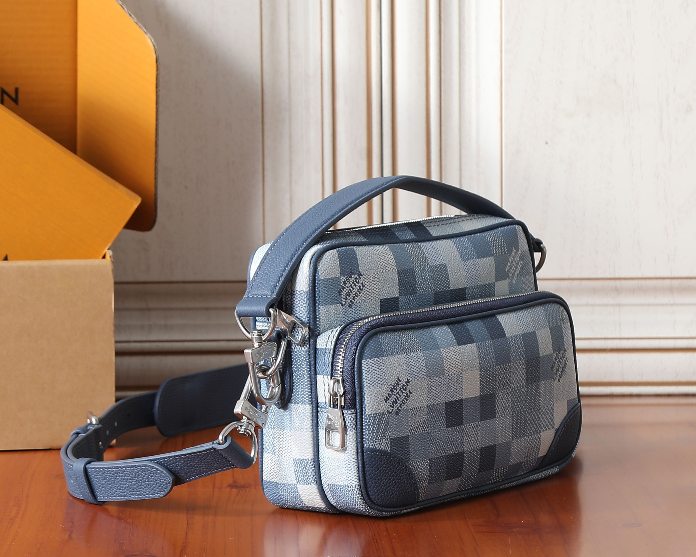 LV NIL Handbag M28606 25x17.5x11cm