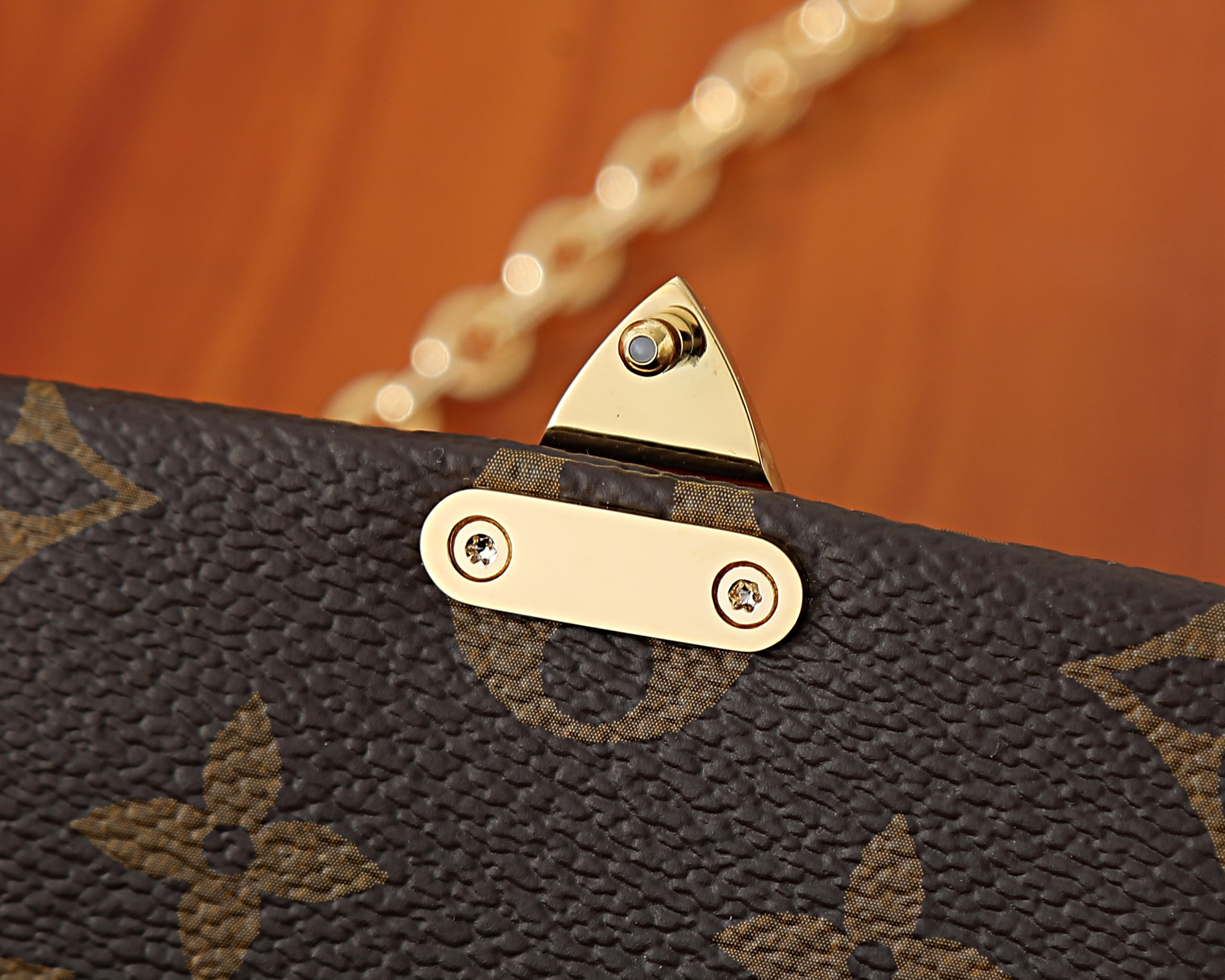 LV Nano Madeleine M28426 21x12.5x6cm