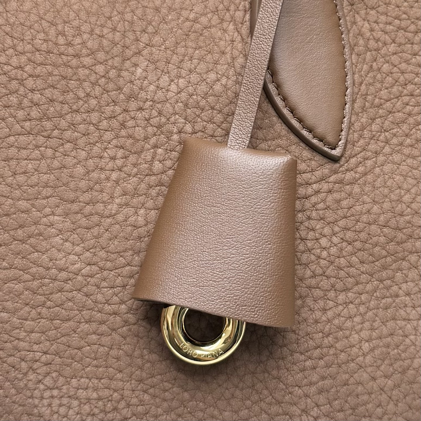 L**o p*ana small needle bag 31x15x16cm