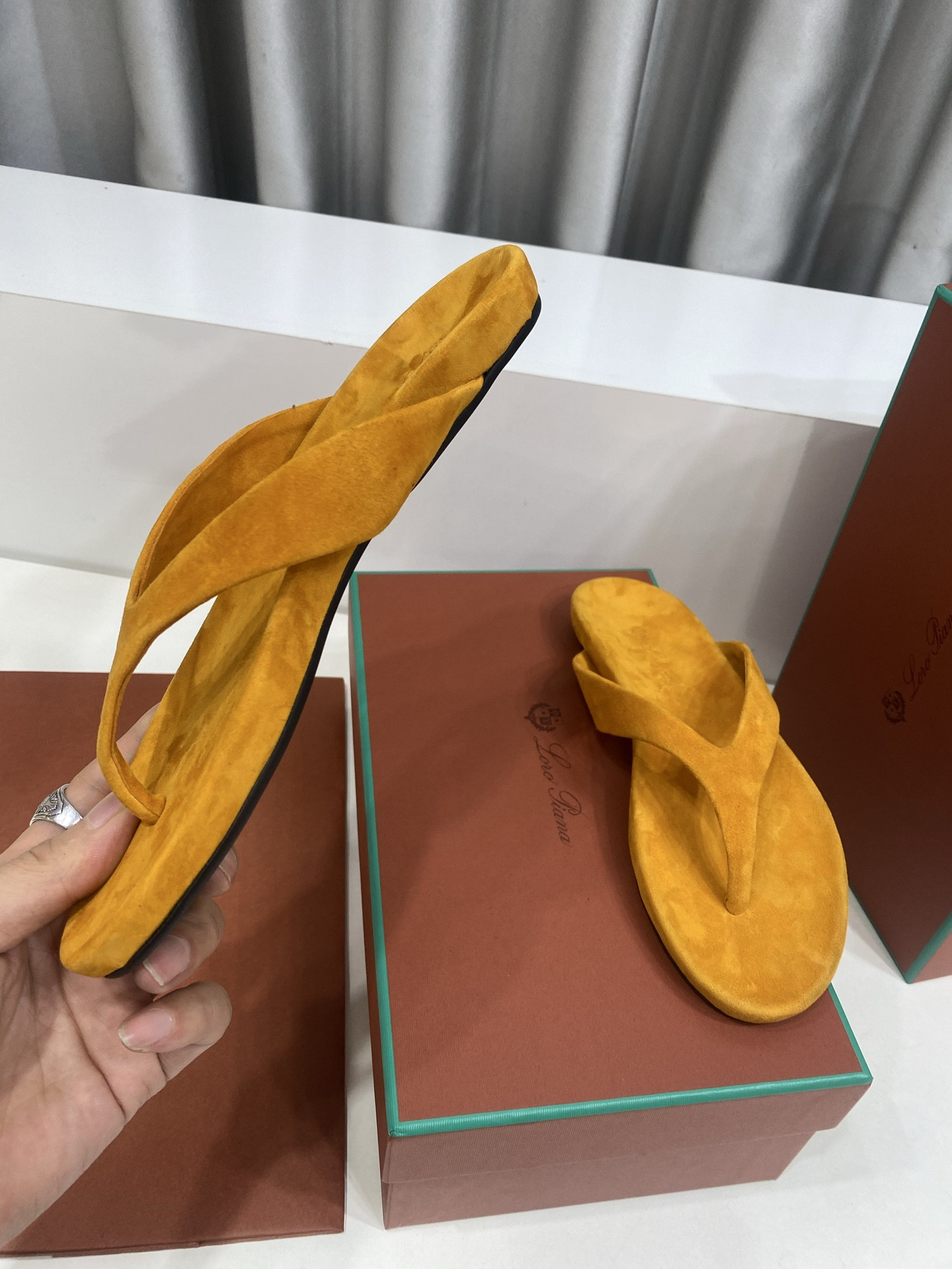 ua L**o p*ana ida sandal