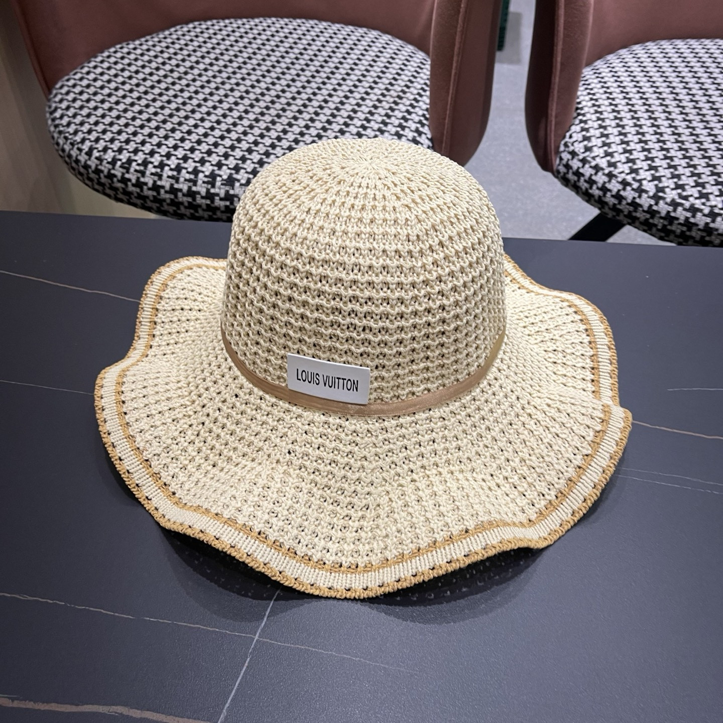 l0*is V*t0n straw hat