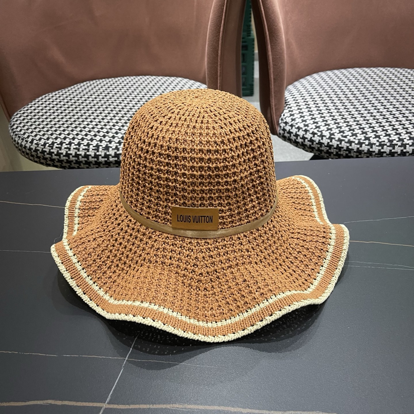 l0*is V*t0n straw hat