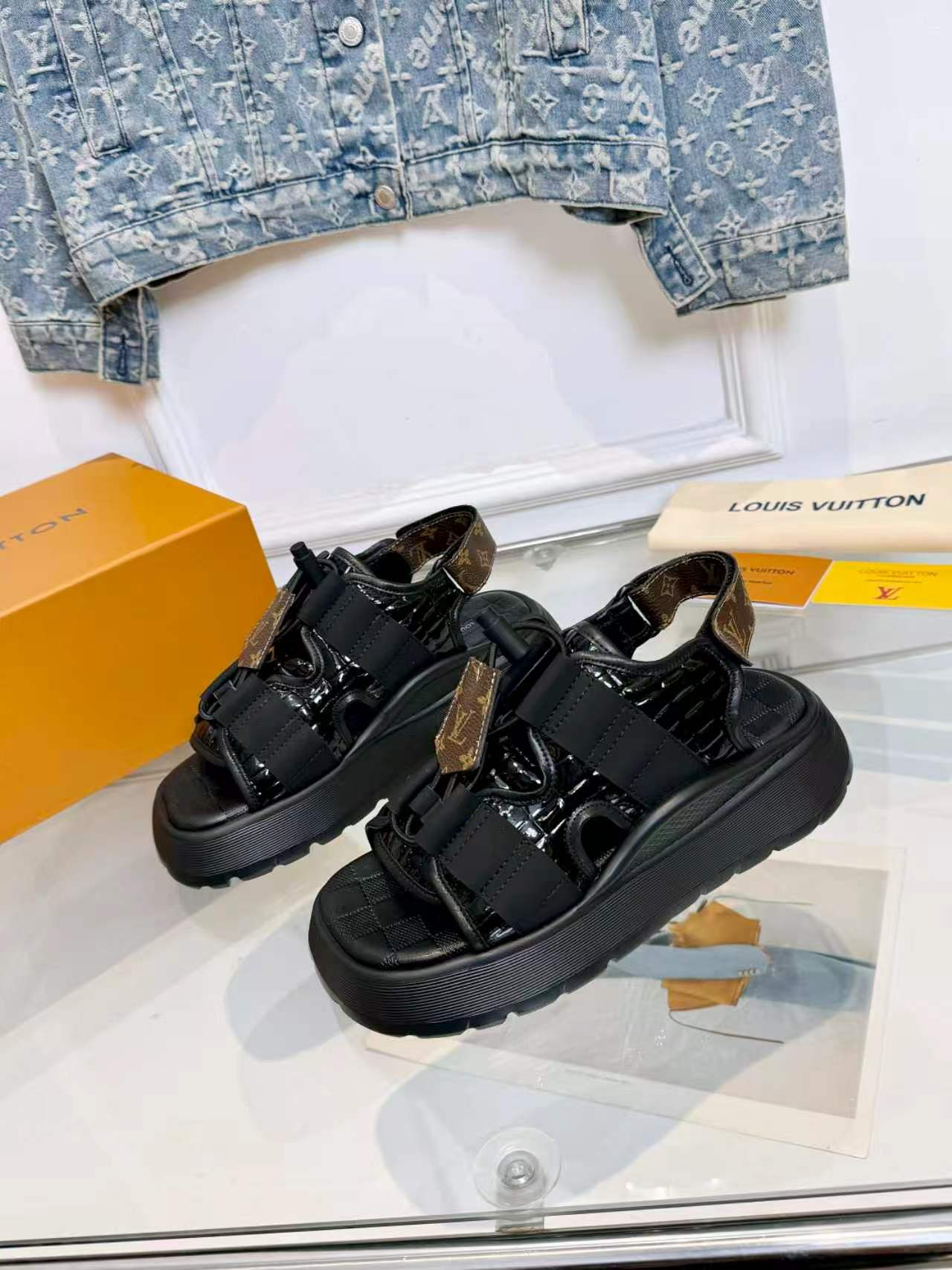 UA LV Chameleon Platform Comfort Sandal