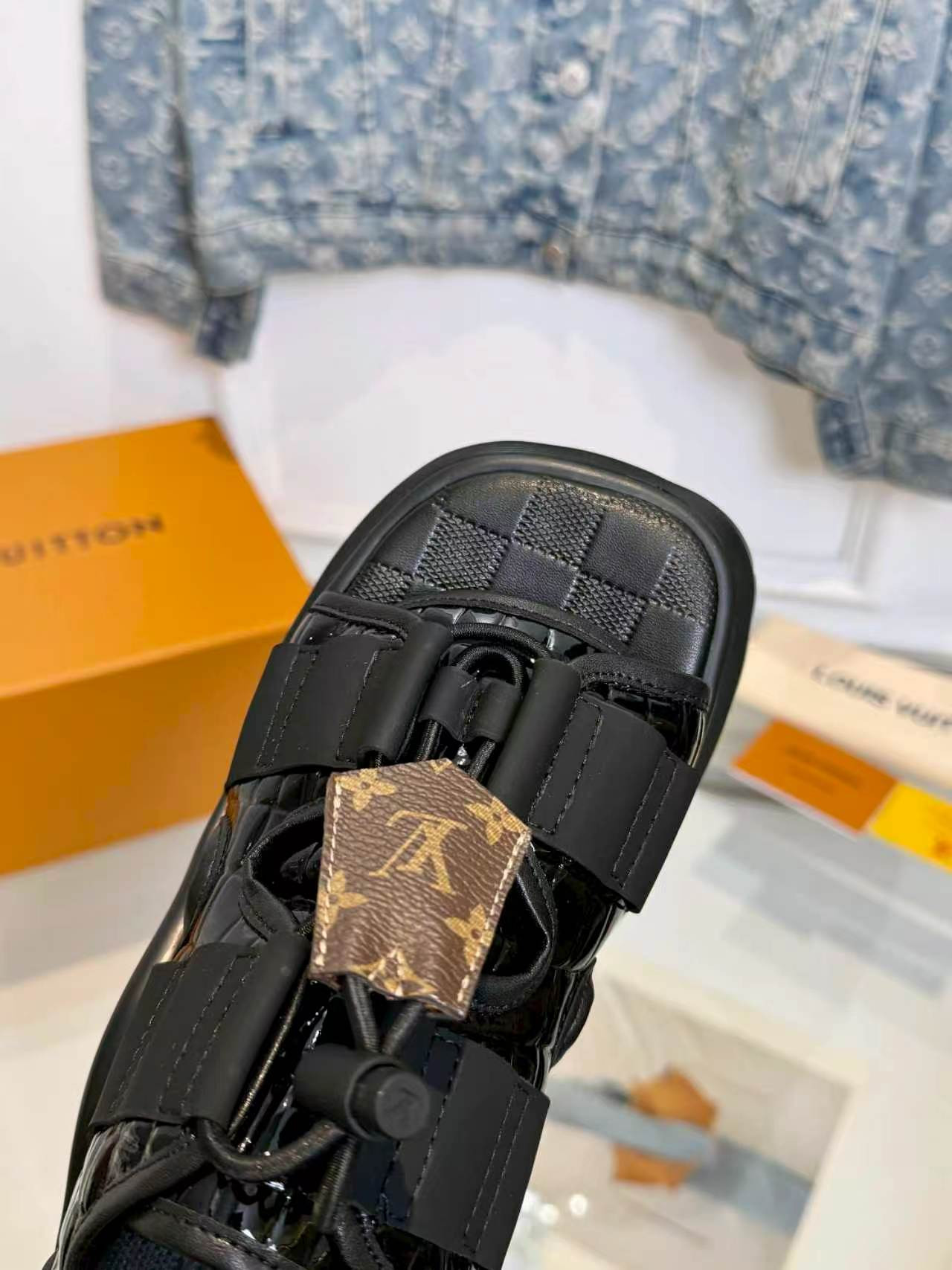 UA LV Chameleon Platform Comfort Sandal