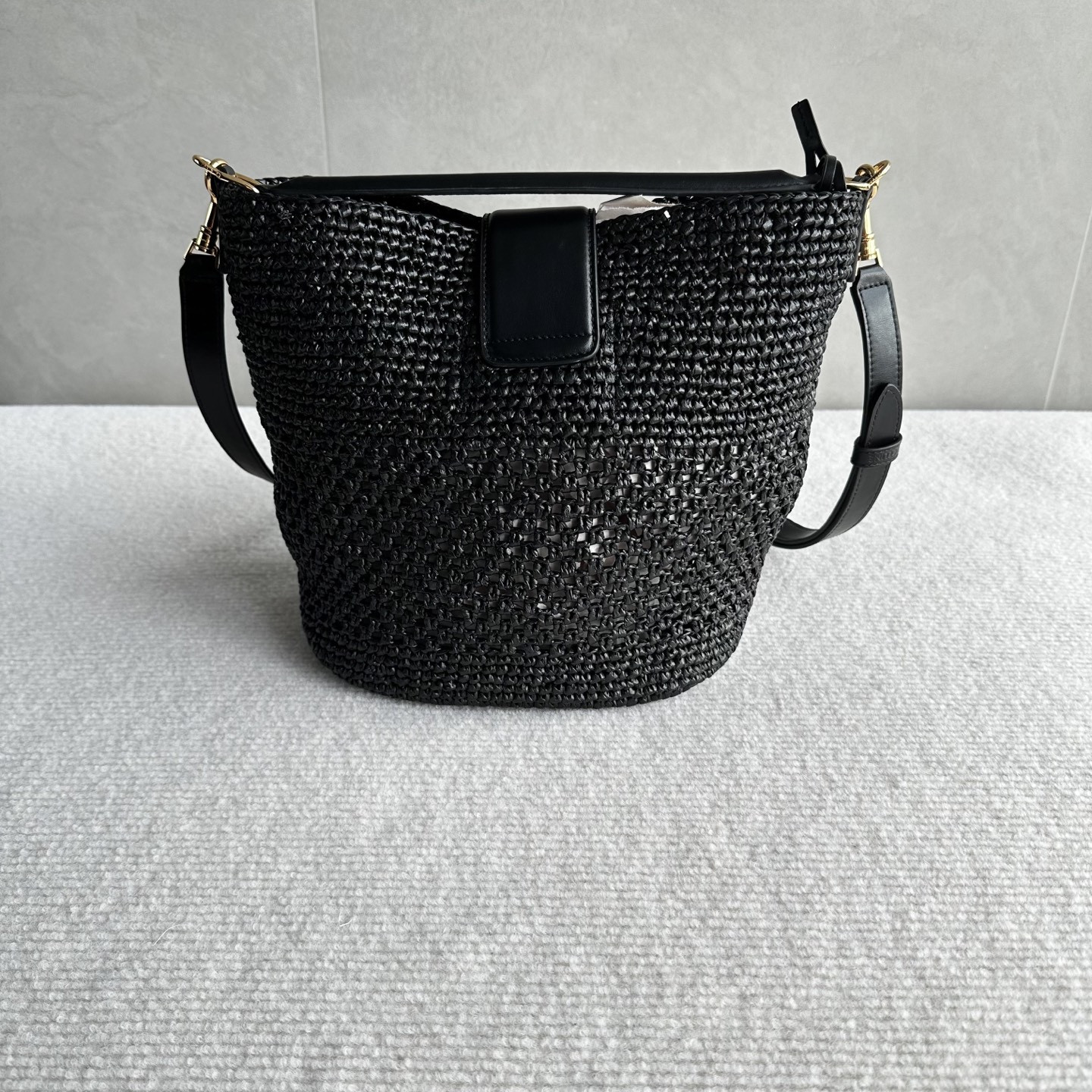 Ce**e l0*ise medium bucket bag made of plant materials and cow leather 23.5x24x16cm