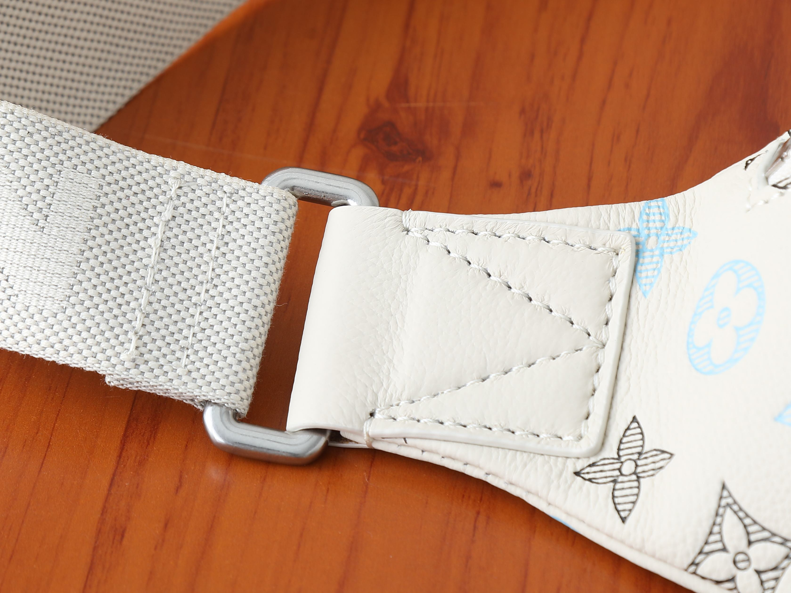 LV Rush Bumbag M28619 30x15x8cm