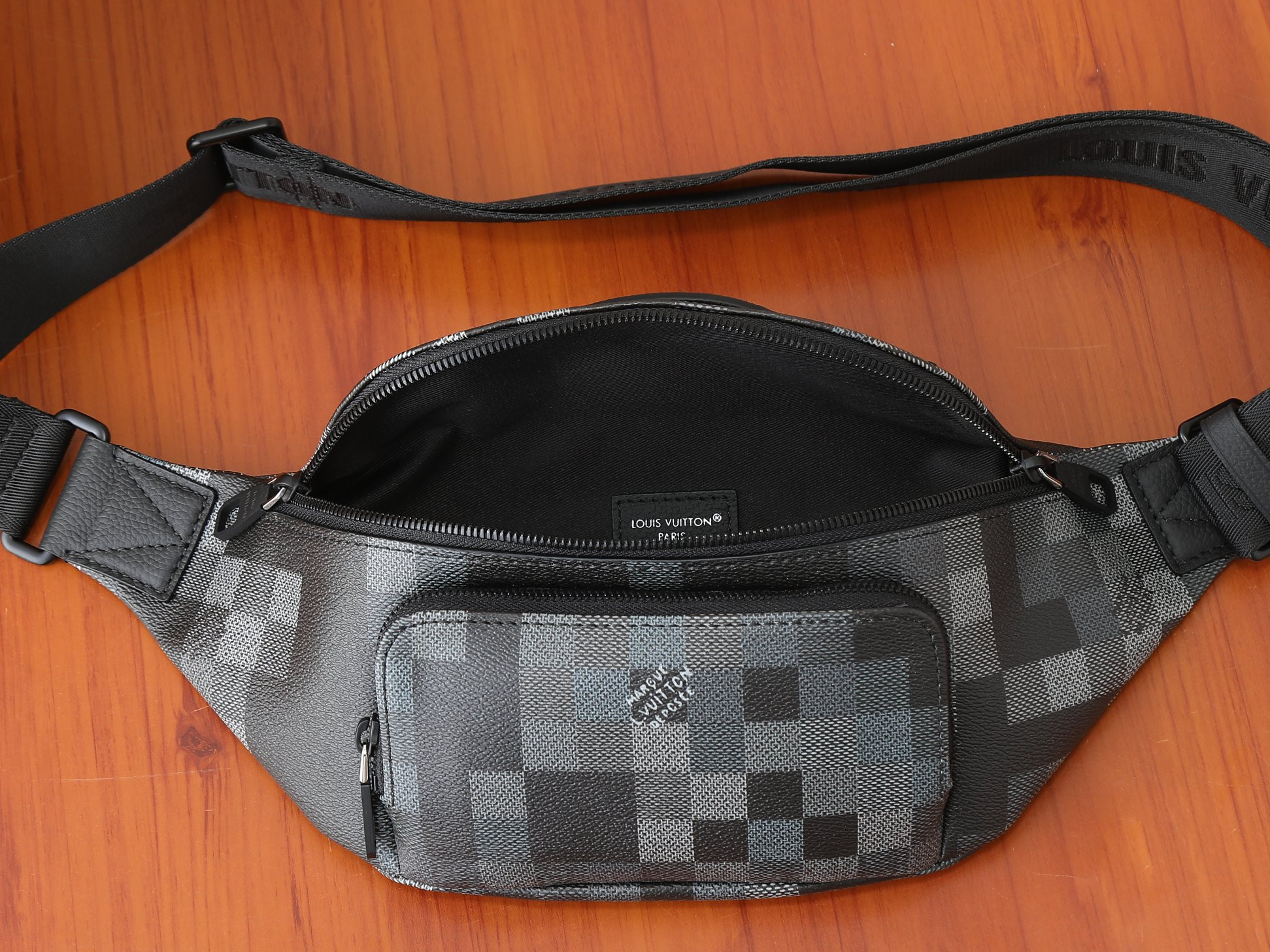 LV Rush Bumbag M14920 30x15x8cm