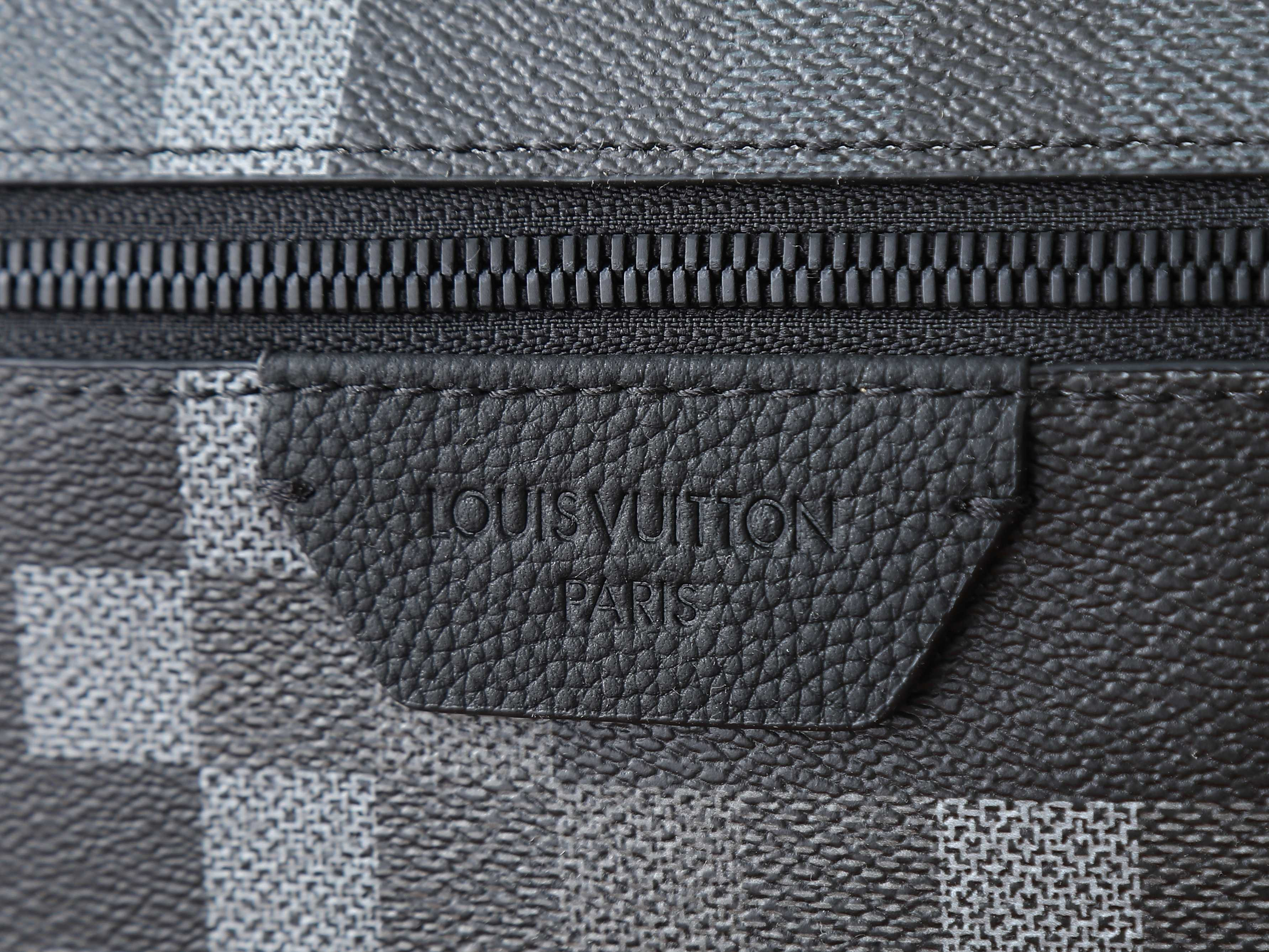 LV Discovery Backpack PM M28789 31x42x17cm