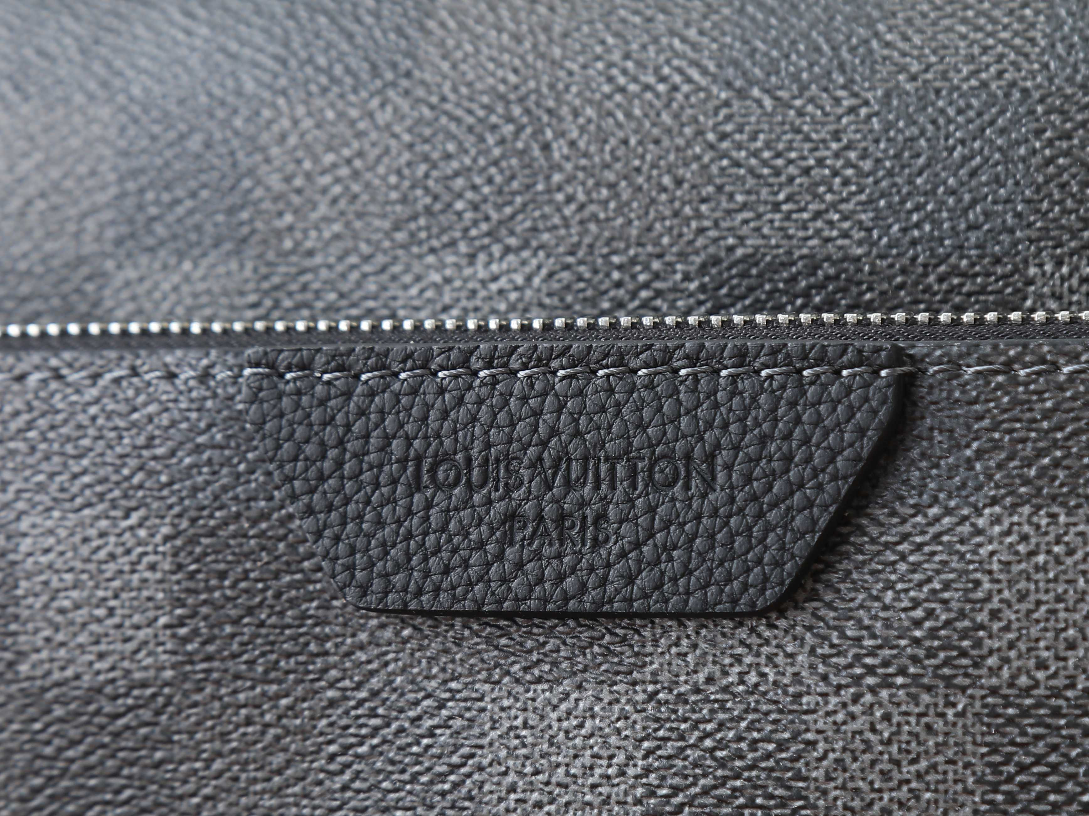 LV Trio Messenger Bag M28602 25x18.5x7cm