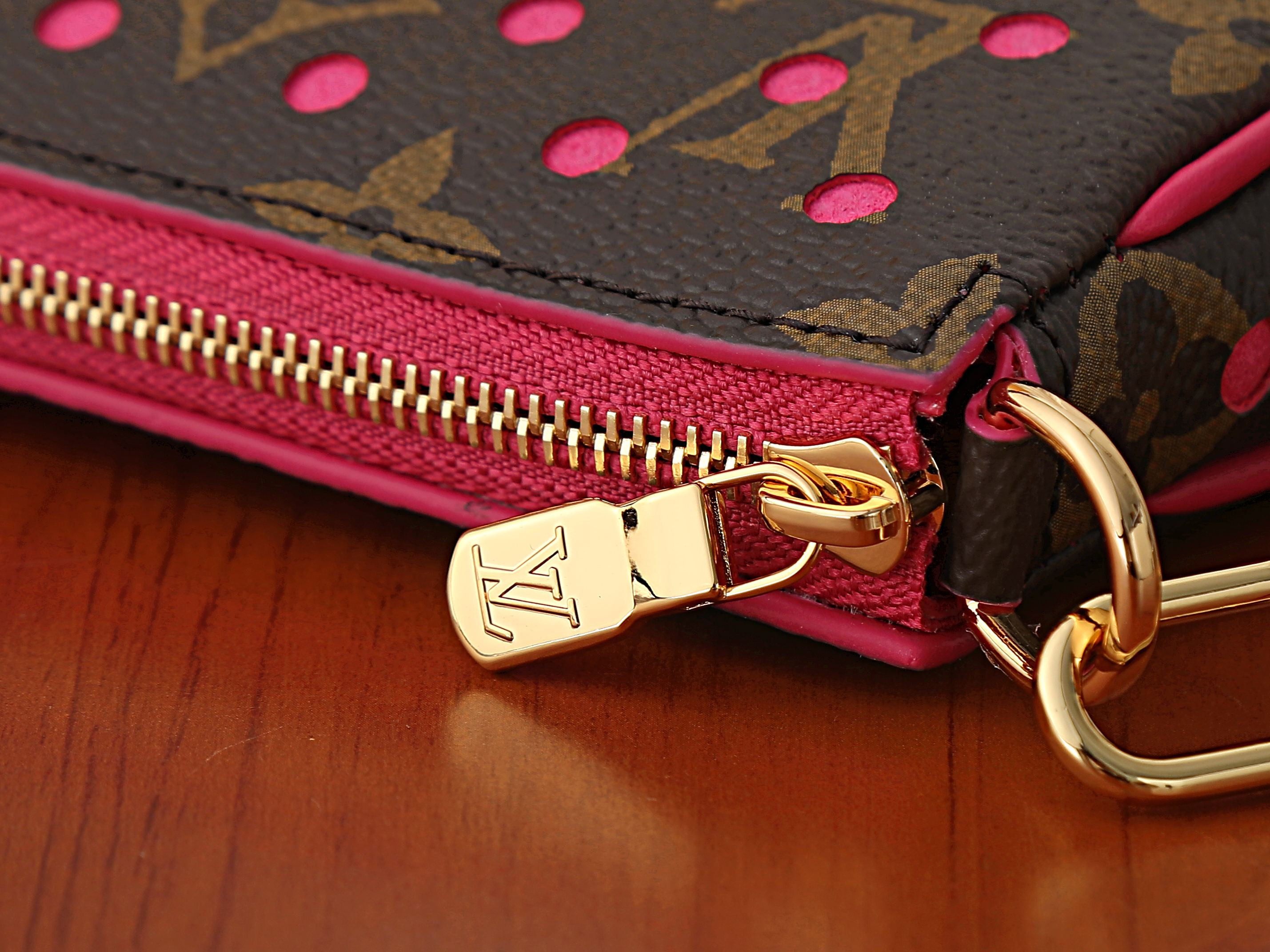 LV Accessory Pouch M29001 22x13x4cm