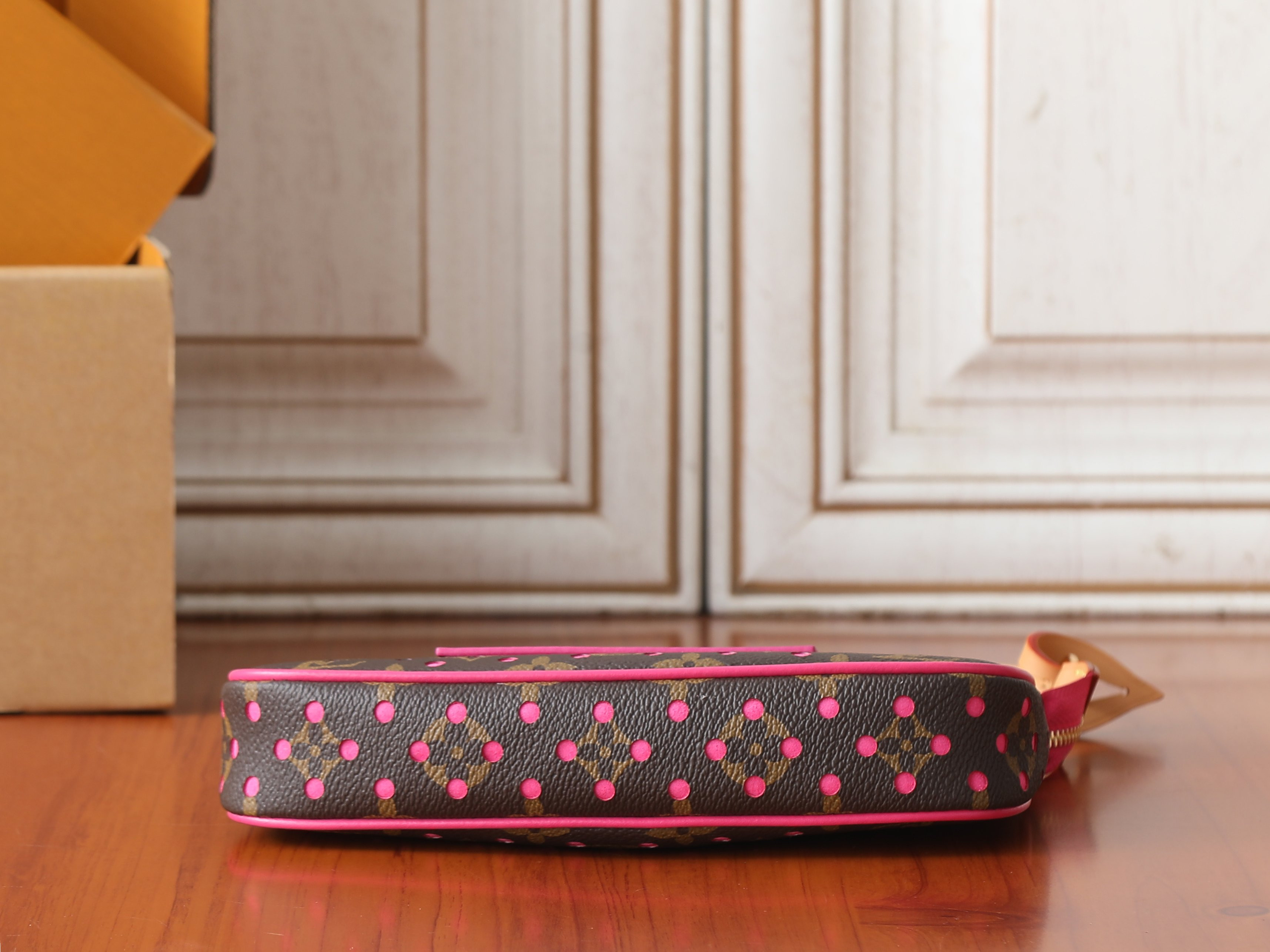 LV Accessory Pouch M29001 22x13x4cm
