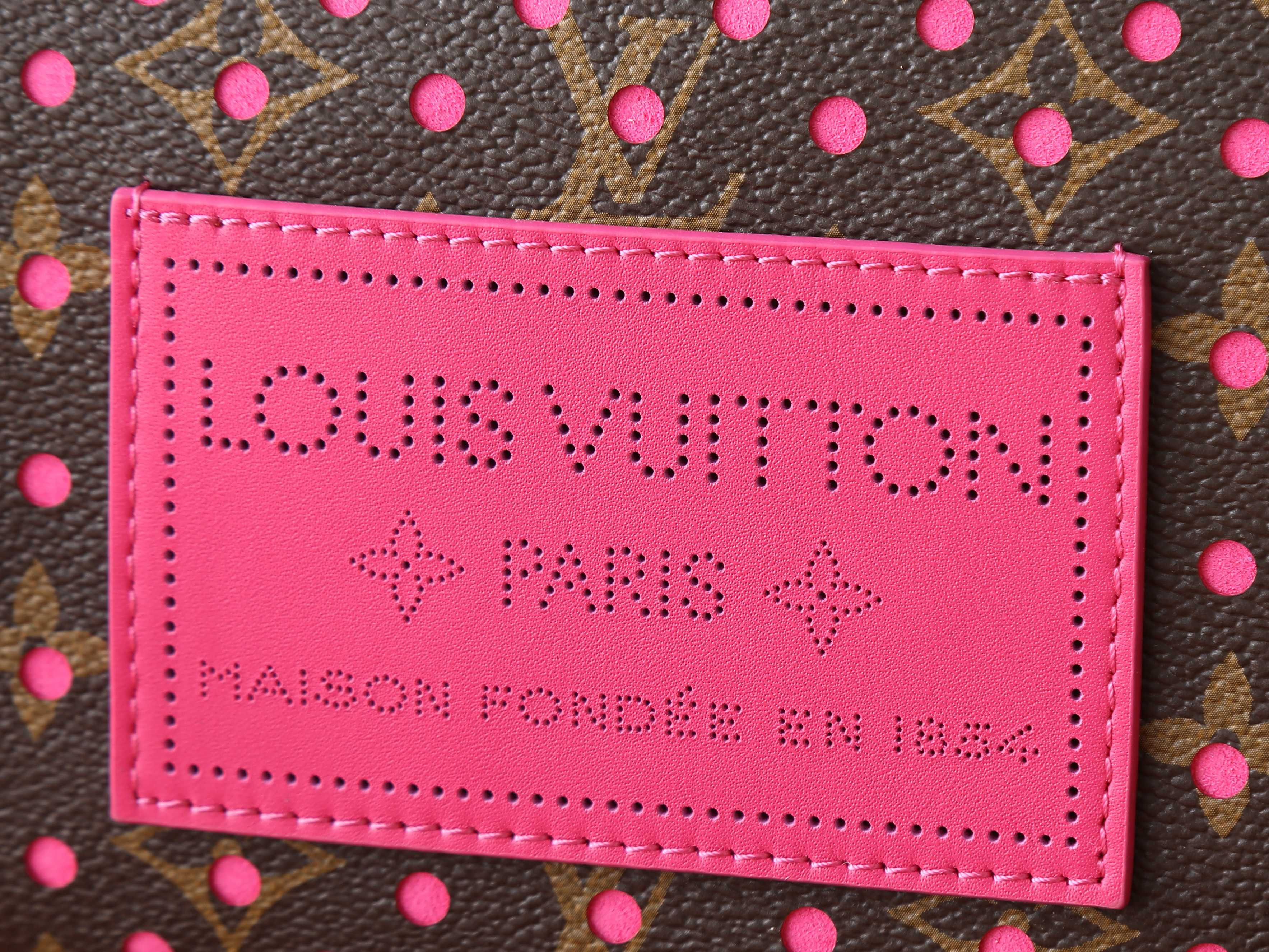 LV Accessory Pouch M29001 22x13x4cm