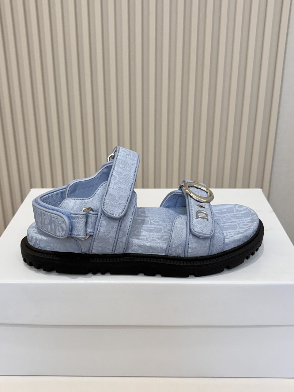 ua D*or myD*or sandal
