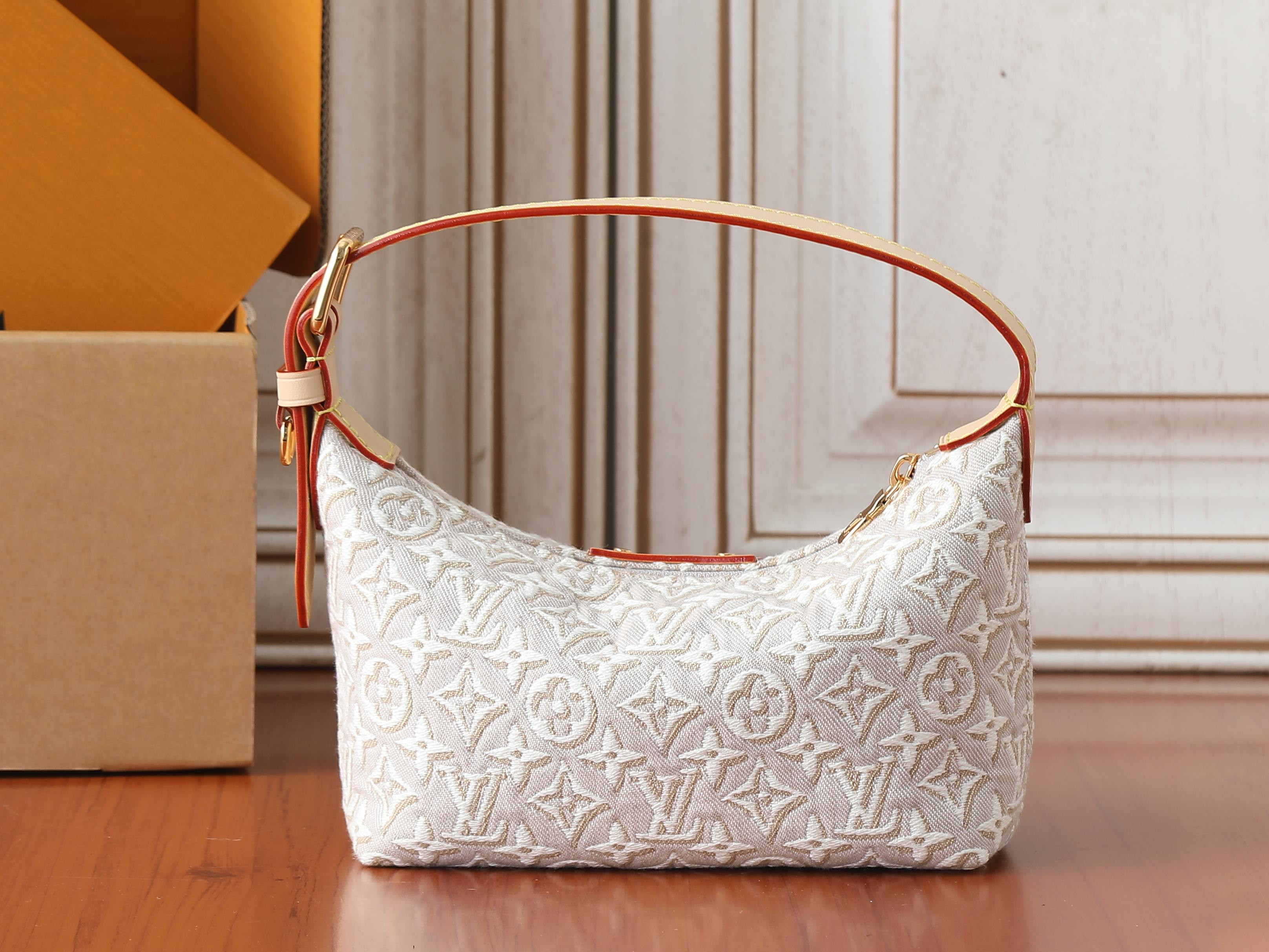LV Pochette Hills M29879 18.5x11x6.5cm