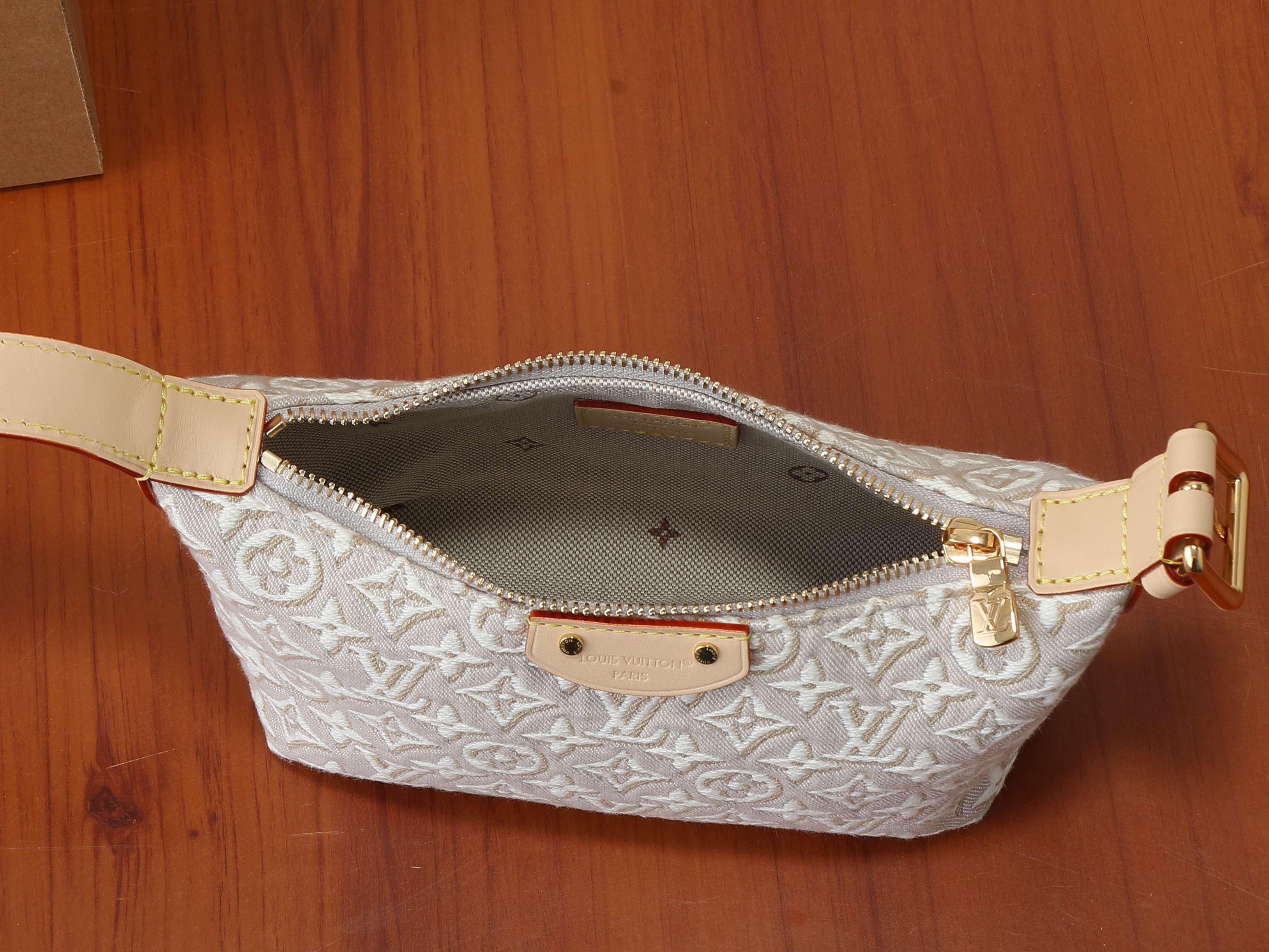 LV Pochette Hills M29879 18.5x11x6.5cm