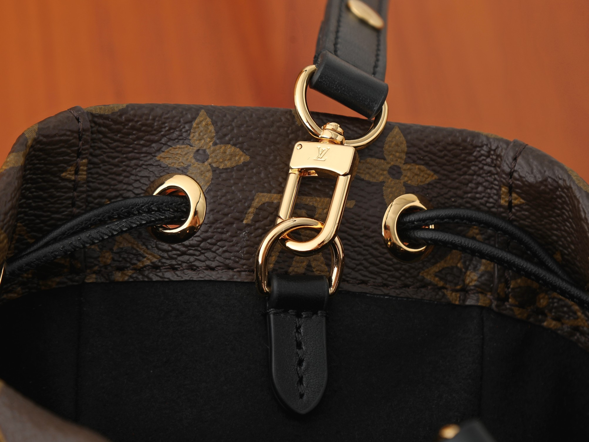 LV Nano Noé Hard Case M29323 15x17x8cm