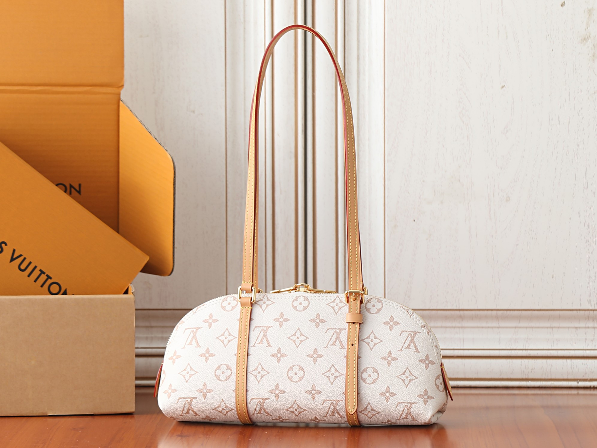LV Squire East-West M2A457 29x14x8cm