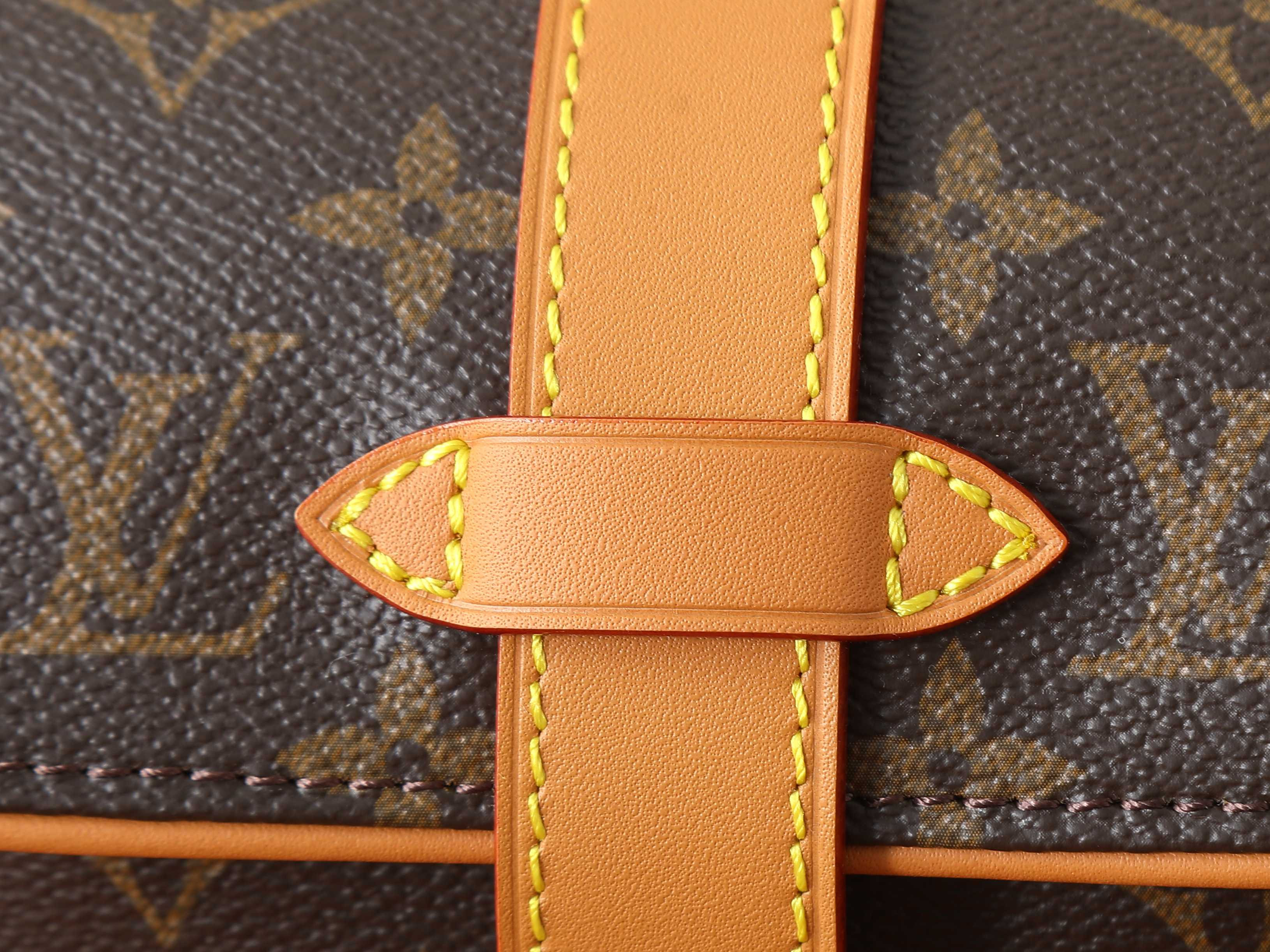 LV Cargo Wearable Wallet M14742 23x14x10cm