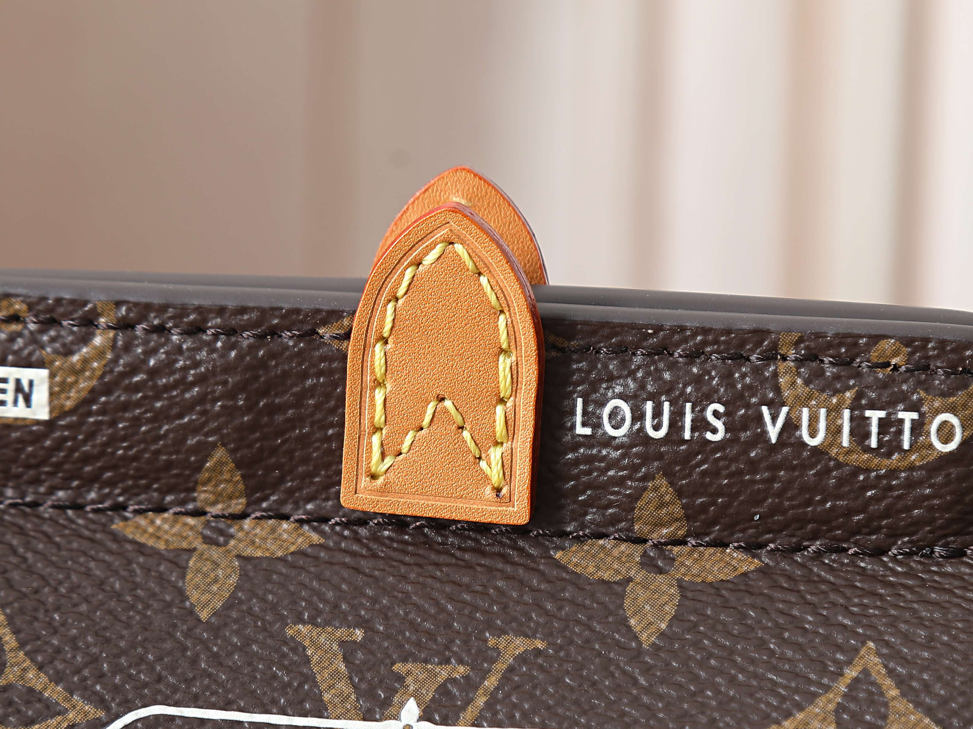 LV Milk Bag M29326 12x22x10cm