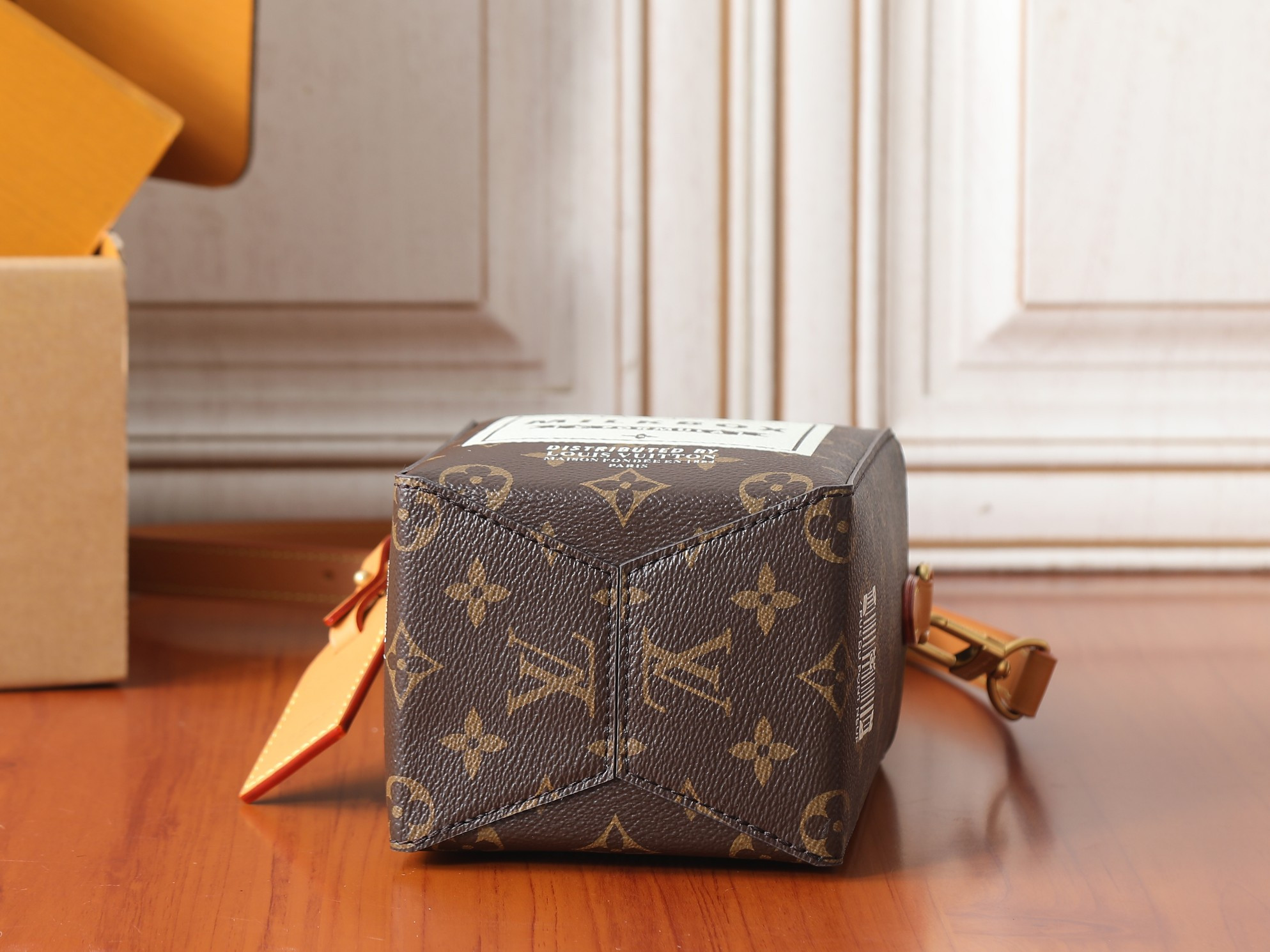 LV Milk Bag M29326 12x22x10cm