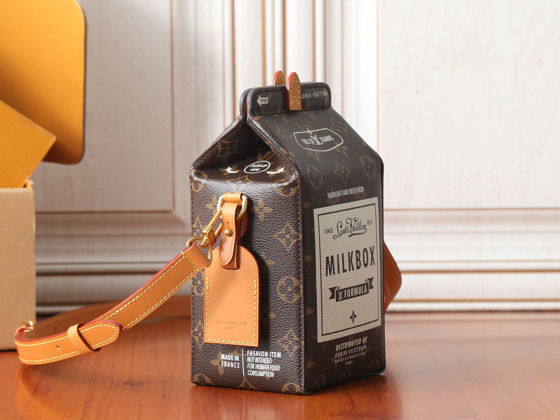 LV Milk Bag M29326 12x22x10cm