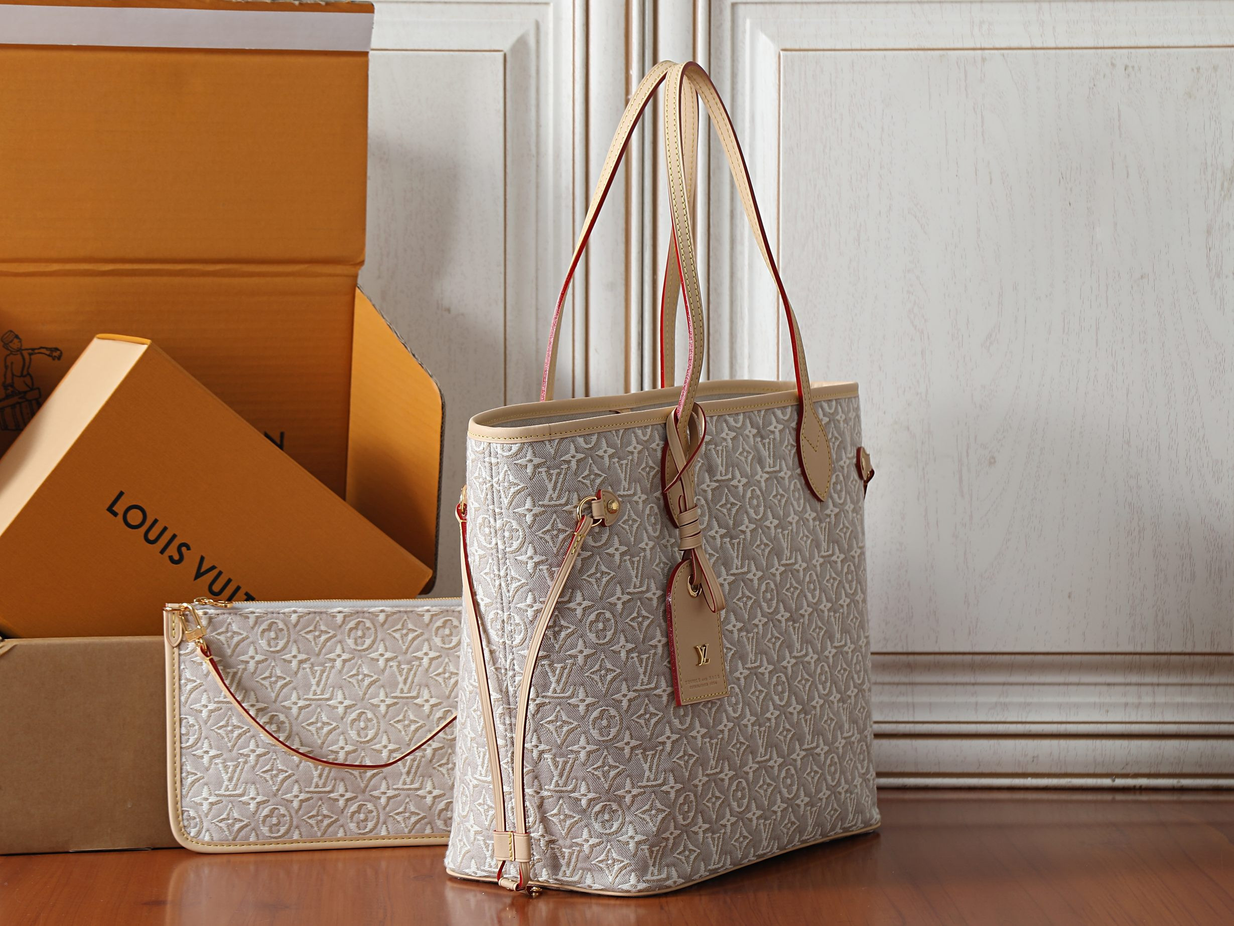 LV Neverfull MM M2A381 47x28x14cm Without Box
