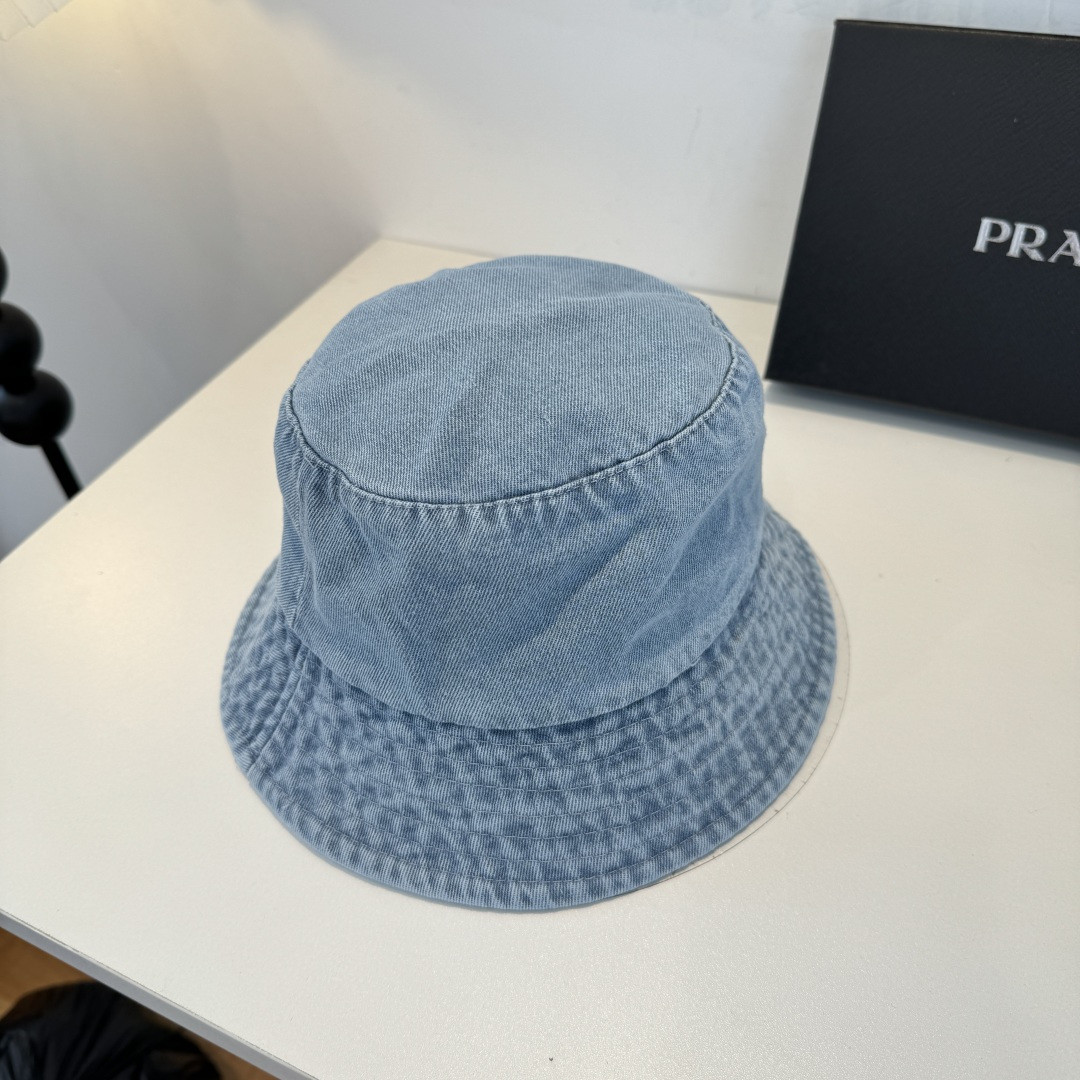 Pra*a bucket hat