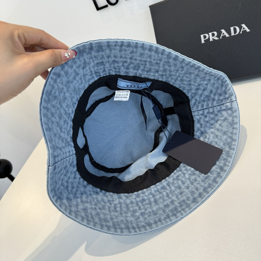 Pra*a bucket hat