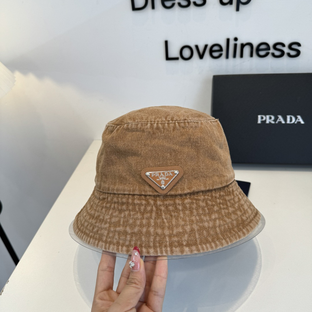 Pra*a bucket hat