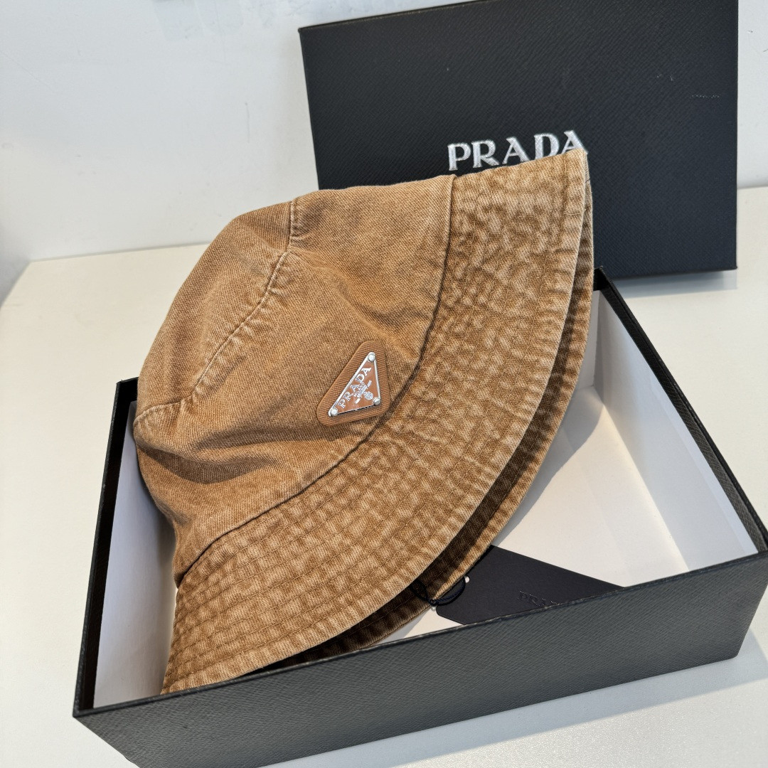 Pra*a bucket hat