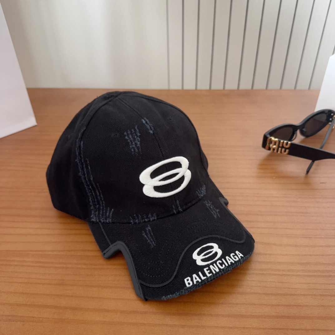Ba*len*cia*ga baseball cap
