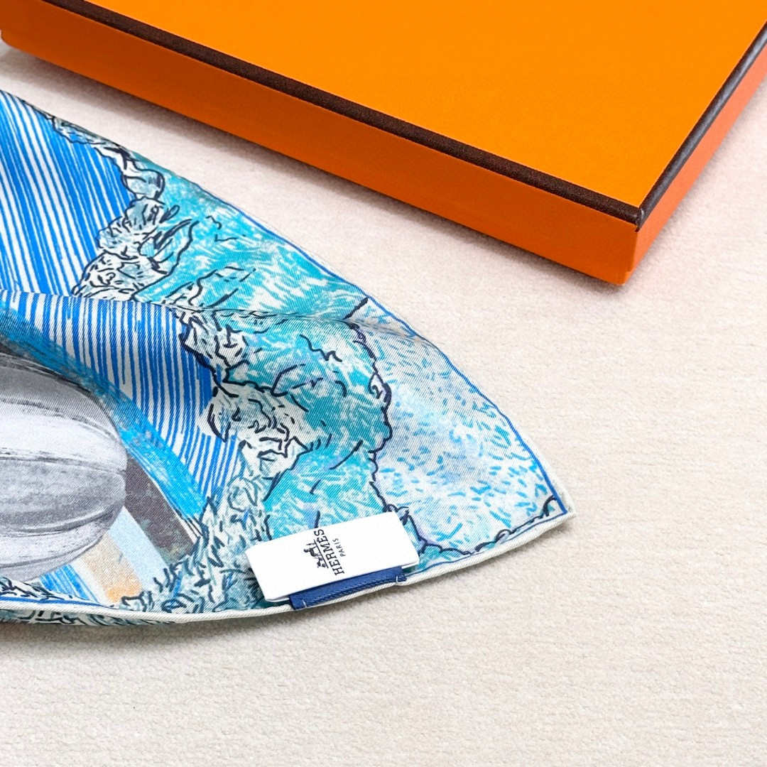 H**mes silk scarf 88.5x88.5cm