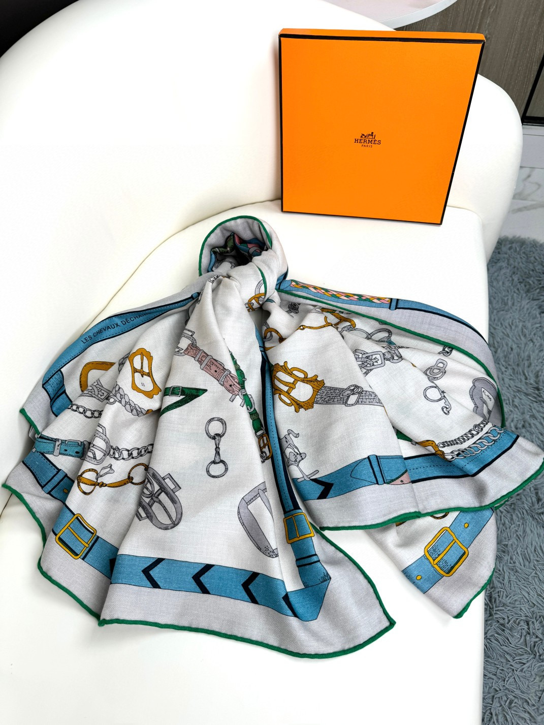 H**mes scarf 135x135cm 70% cashmere 30% silk