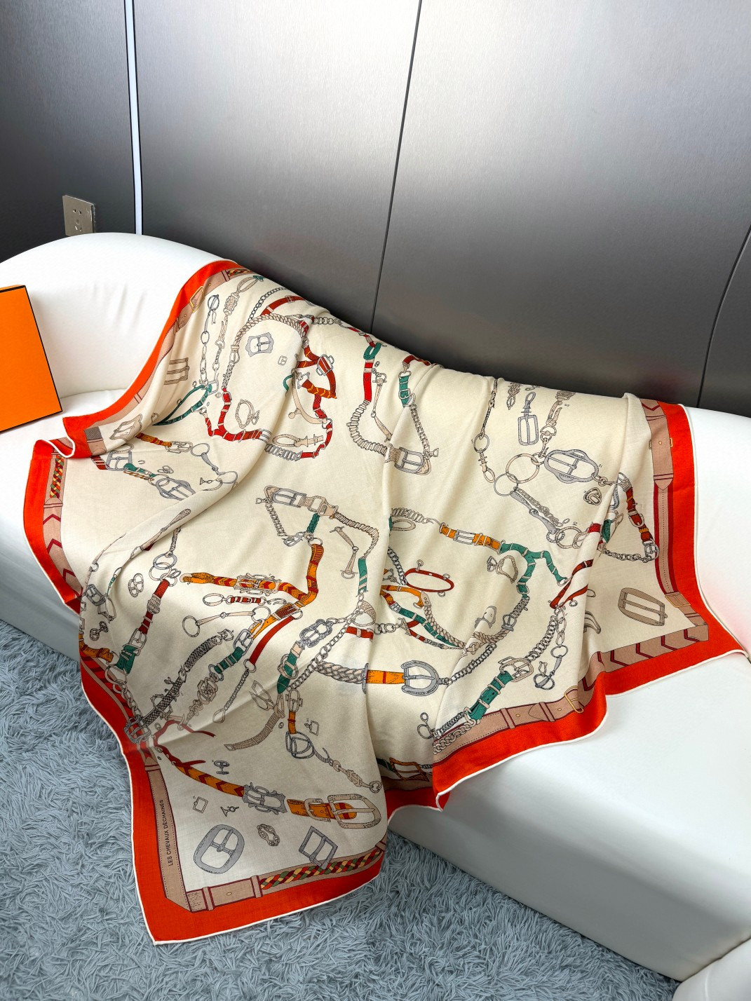 H**mes scarf 135x135cm 70% cashmere 30% silk