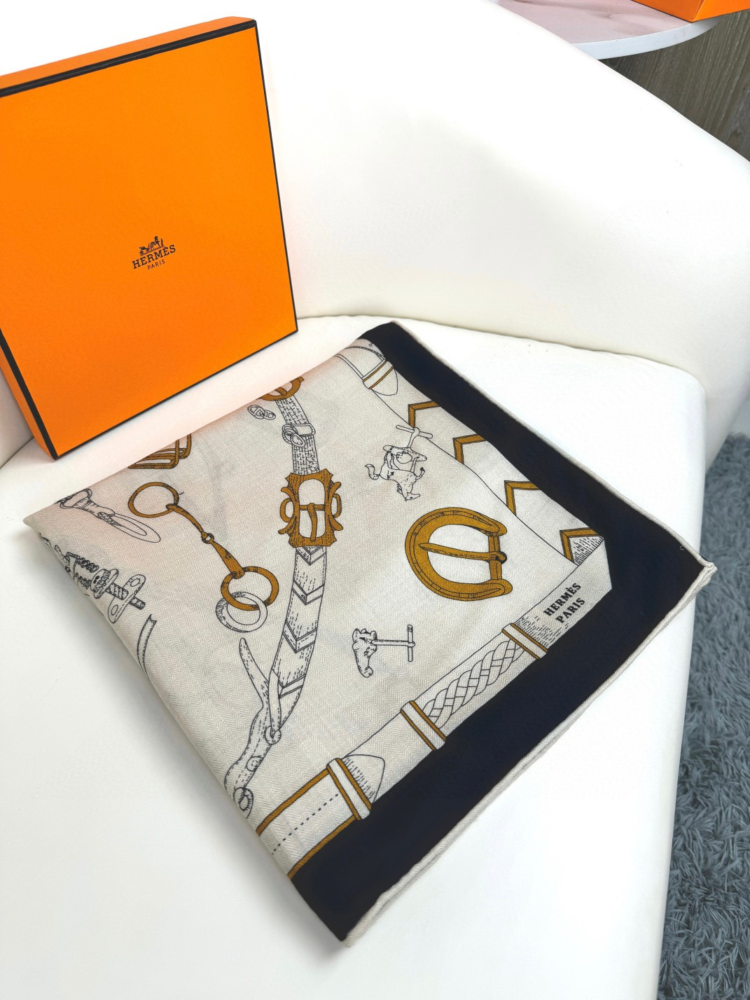 H**mes scarf 135x135cm 70% cashmere 30% silk
