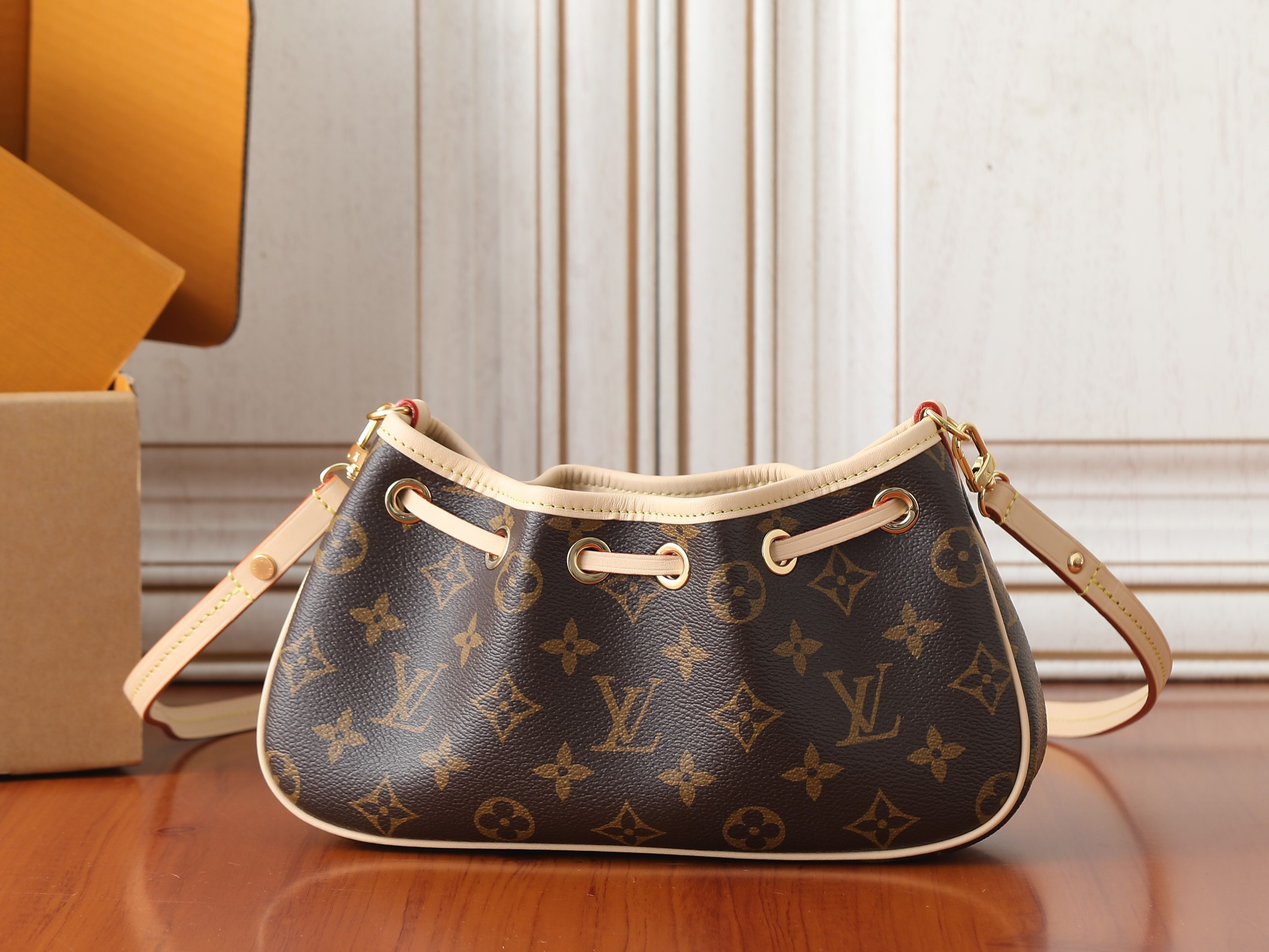 LV Nano Frivole M29537 24x13x8cm