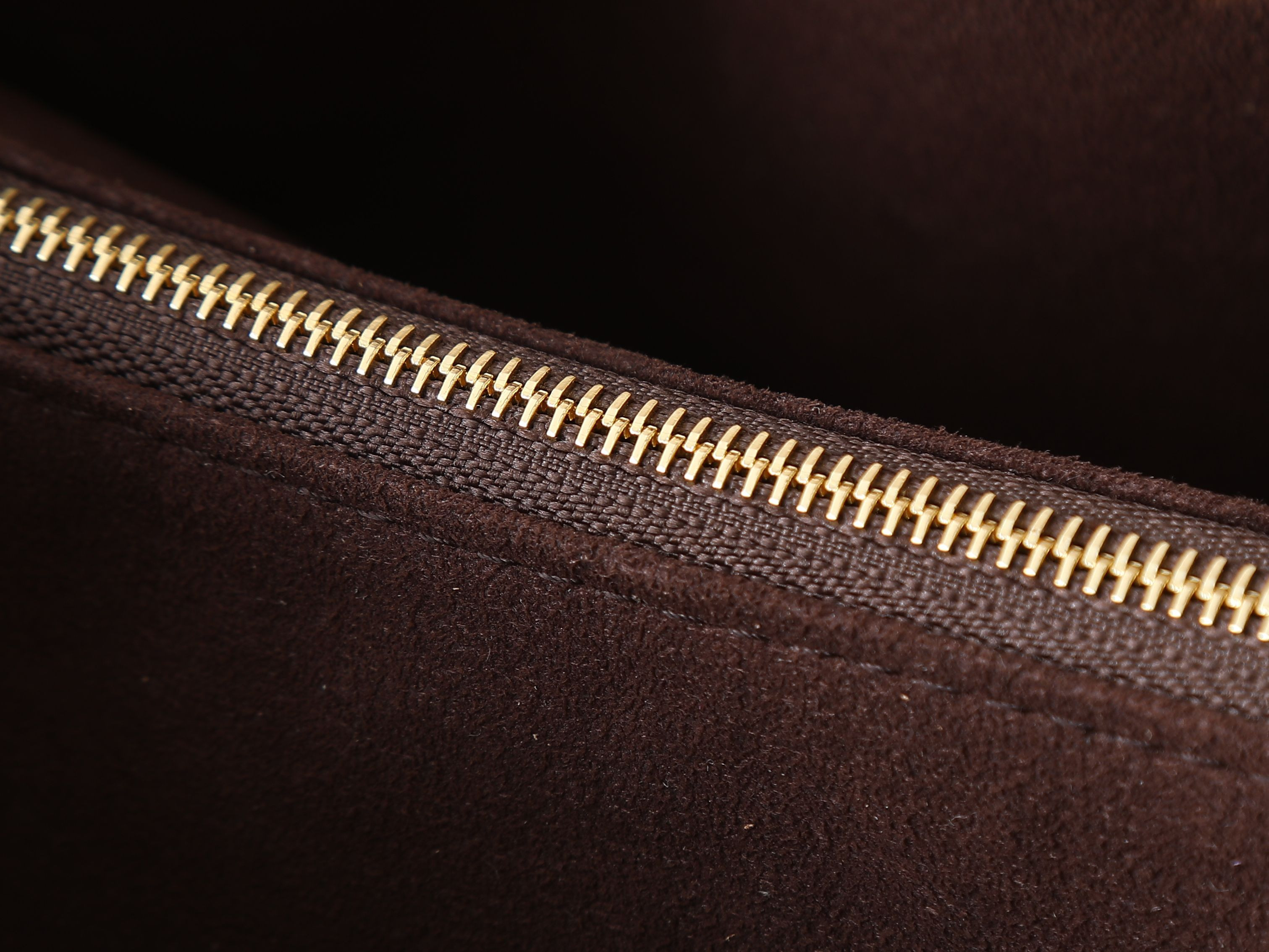 LV Nano Frivole M29537 24x13x8cm