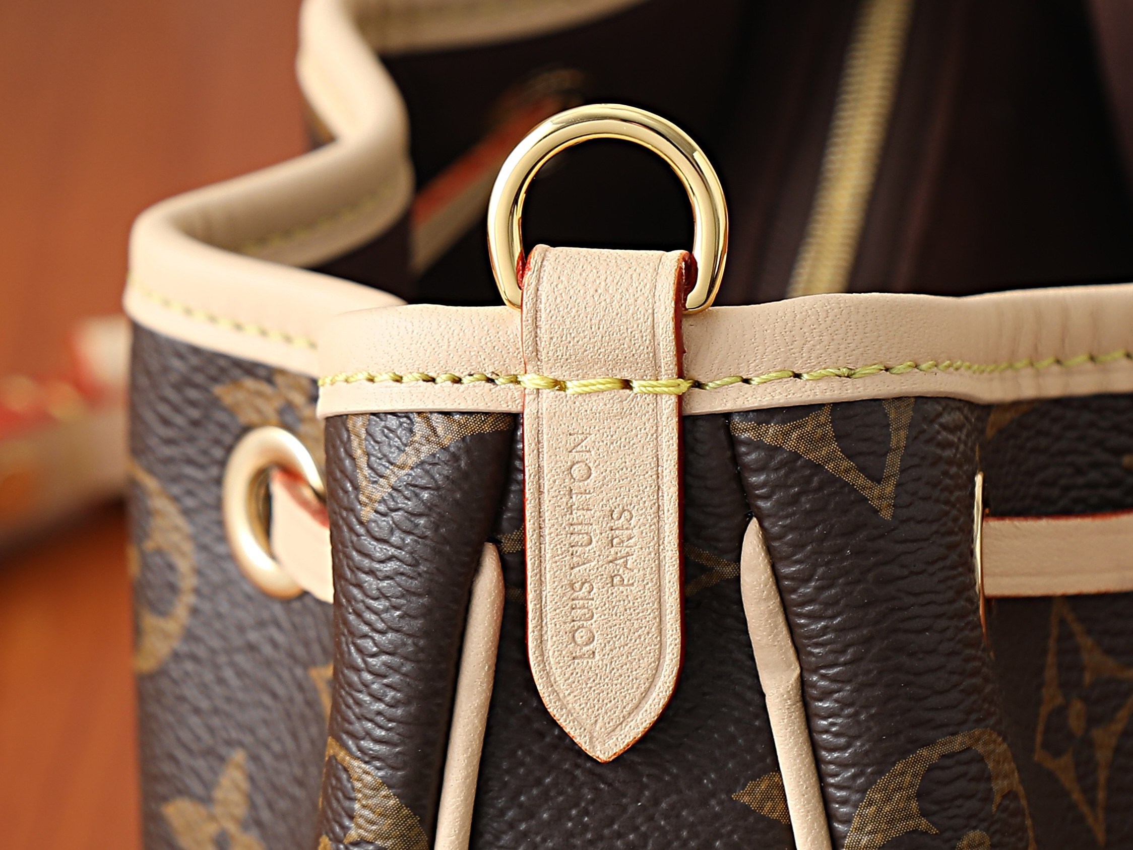 LV Nano Frivole M29537 24x13x8cm